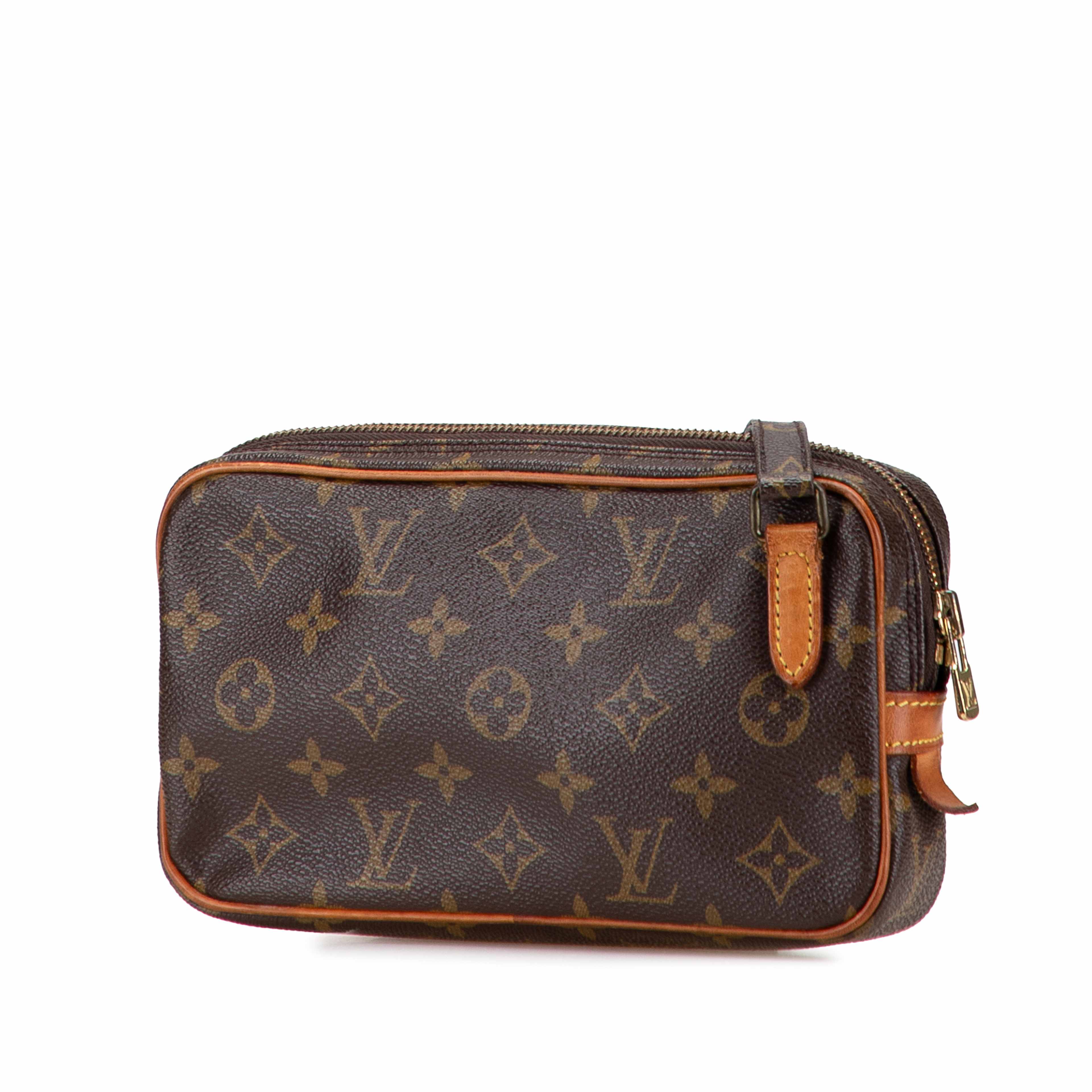 Louis Vuitton Monogram Pochette Marly Bandouliere, från Luxclusif, i färgen brown. Klicka för att öppna bilden i stort format