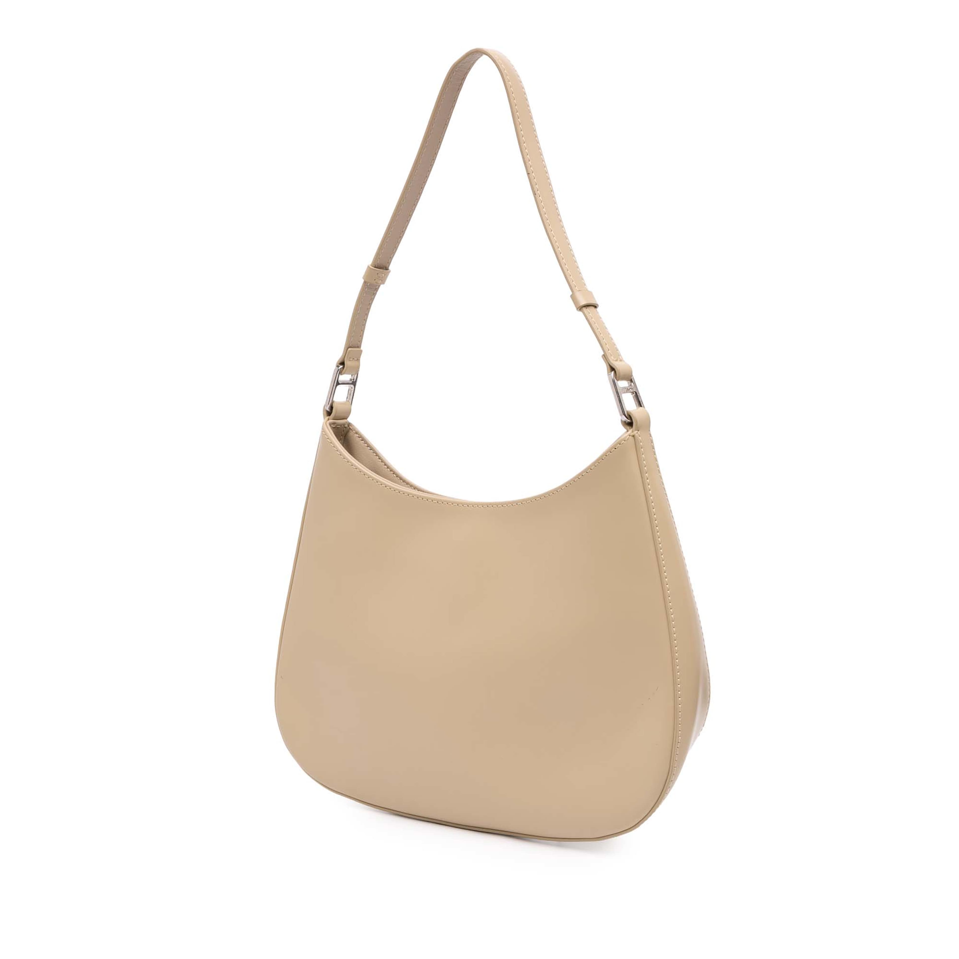 Prada Brushed Leather Cleo Shoulder Bag, från Luxclusif, i färgen beige. Klicka för att öppna bilden i stort format