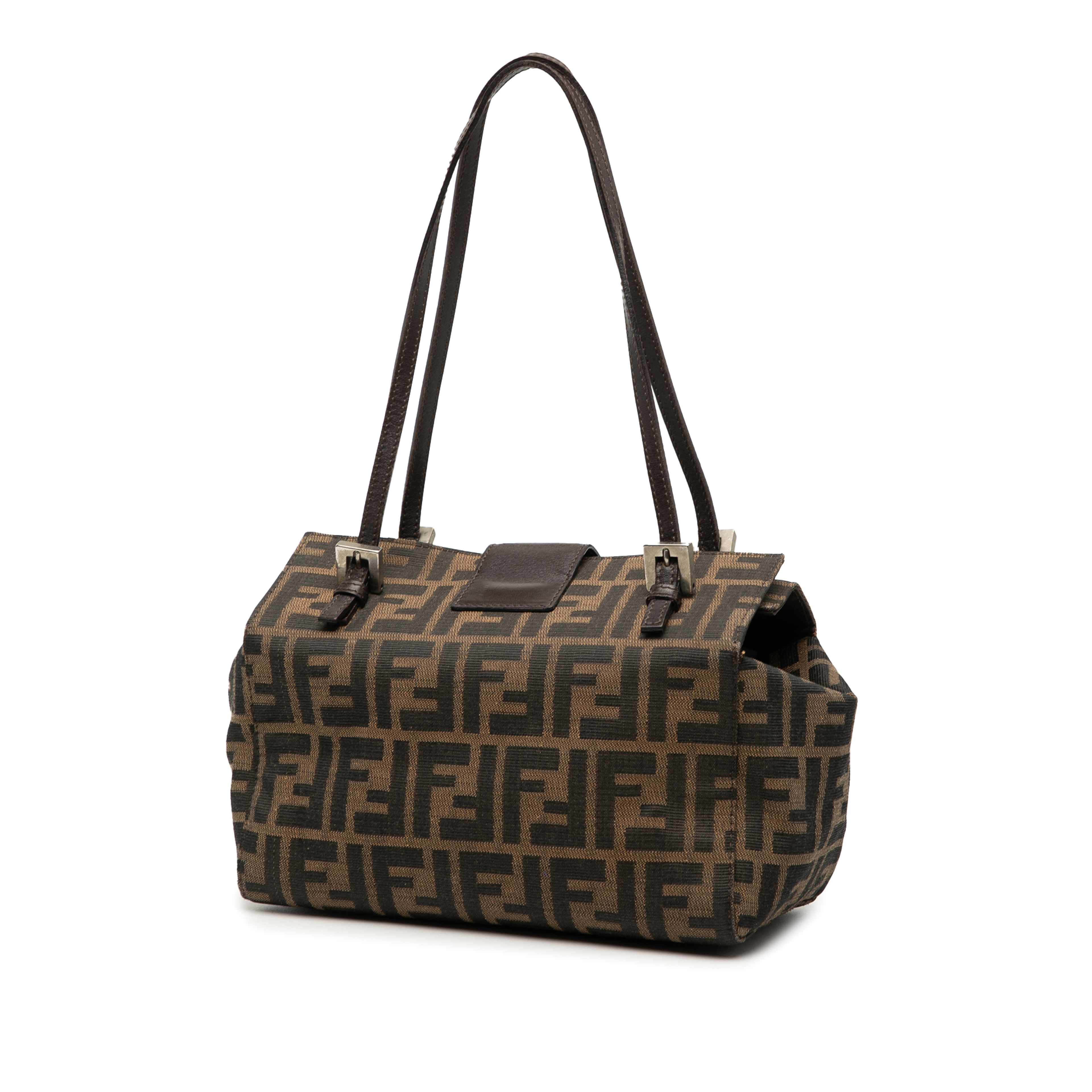 Fendi Zucca Canvas Bento Box Shoulder Bag, från Luxclusif, i färgen brown. Klicka för att öppna bilden i stort format