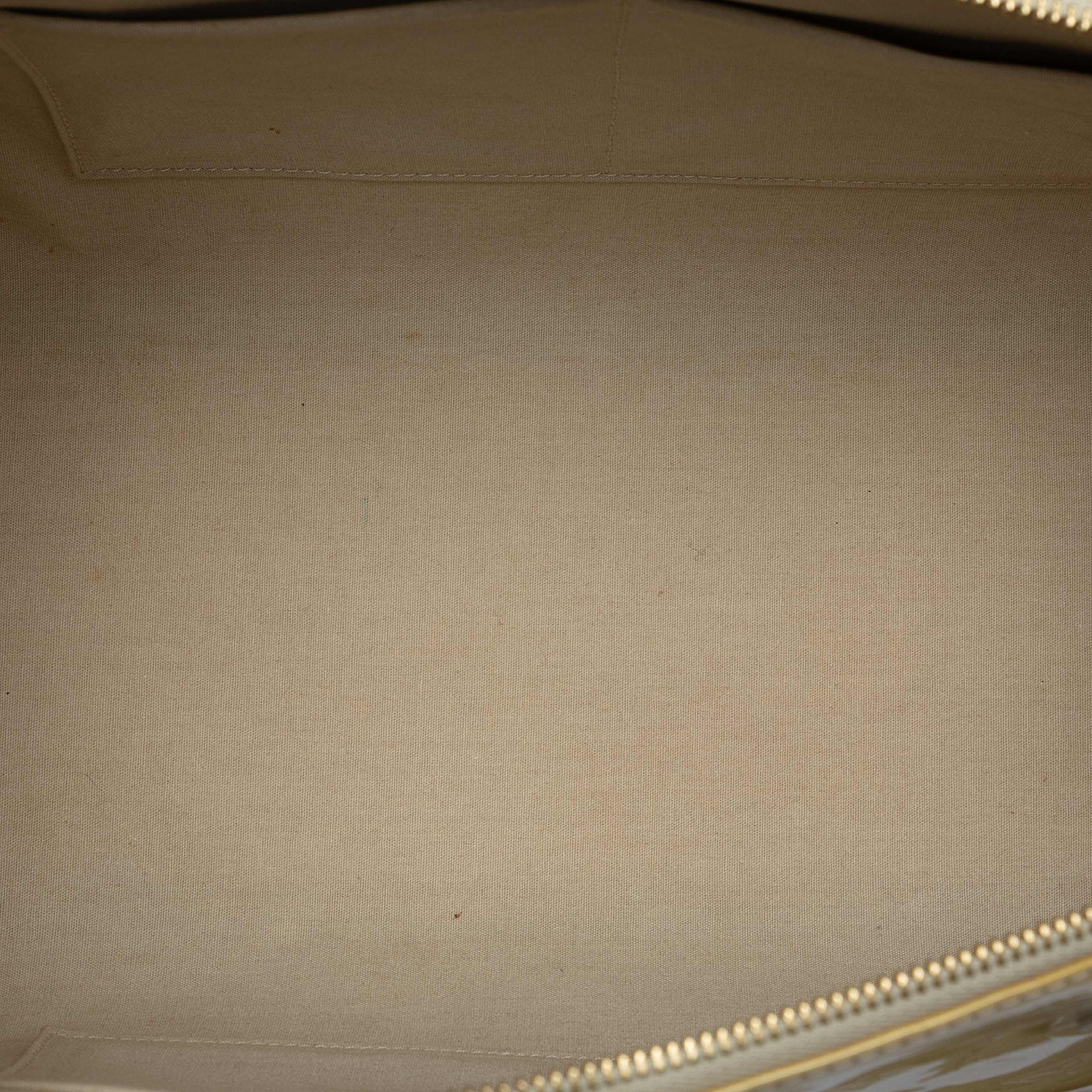 Louis Vuitton Monogram Vernis Sherwood Pm, från Luxclusif, i färgen beige. Klicka för att öppna bilden i stort format