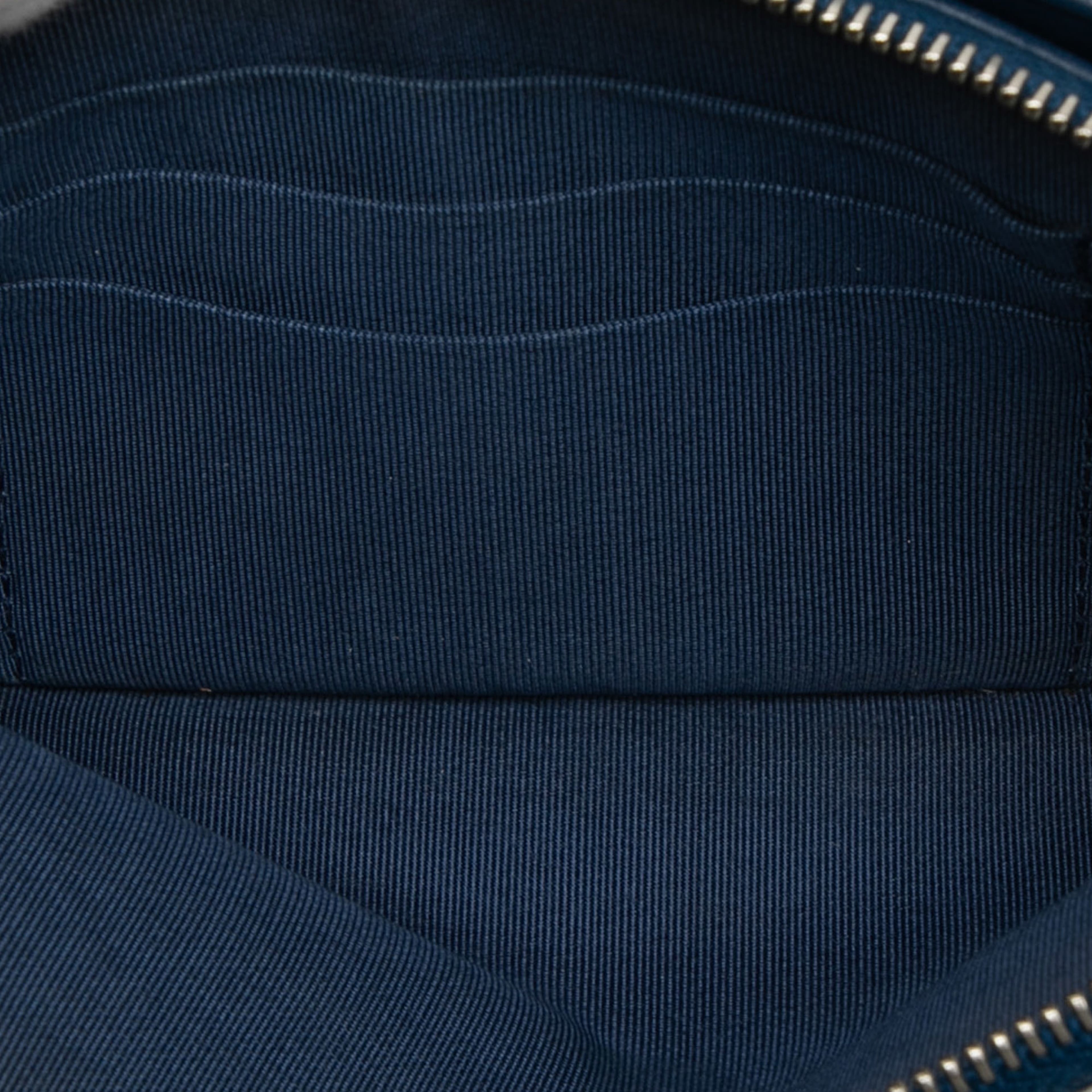 Chanel Cc Quilted Caviar Double Zip Clutch With Chain, från Luxclusif, i färgen navy. Klicka för att öppna bilden i stort format