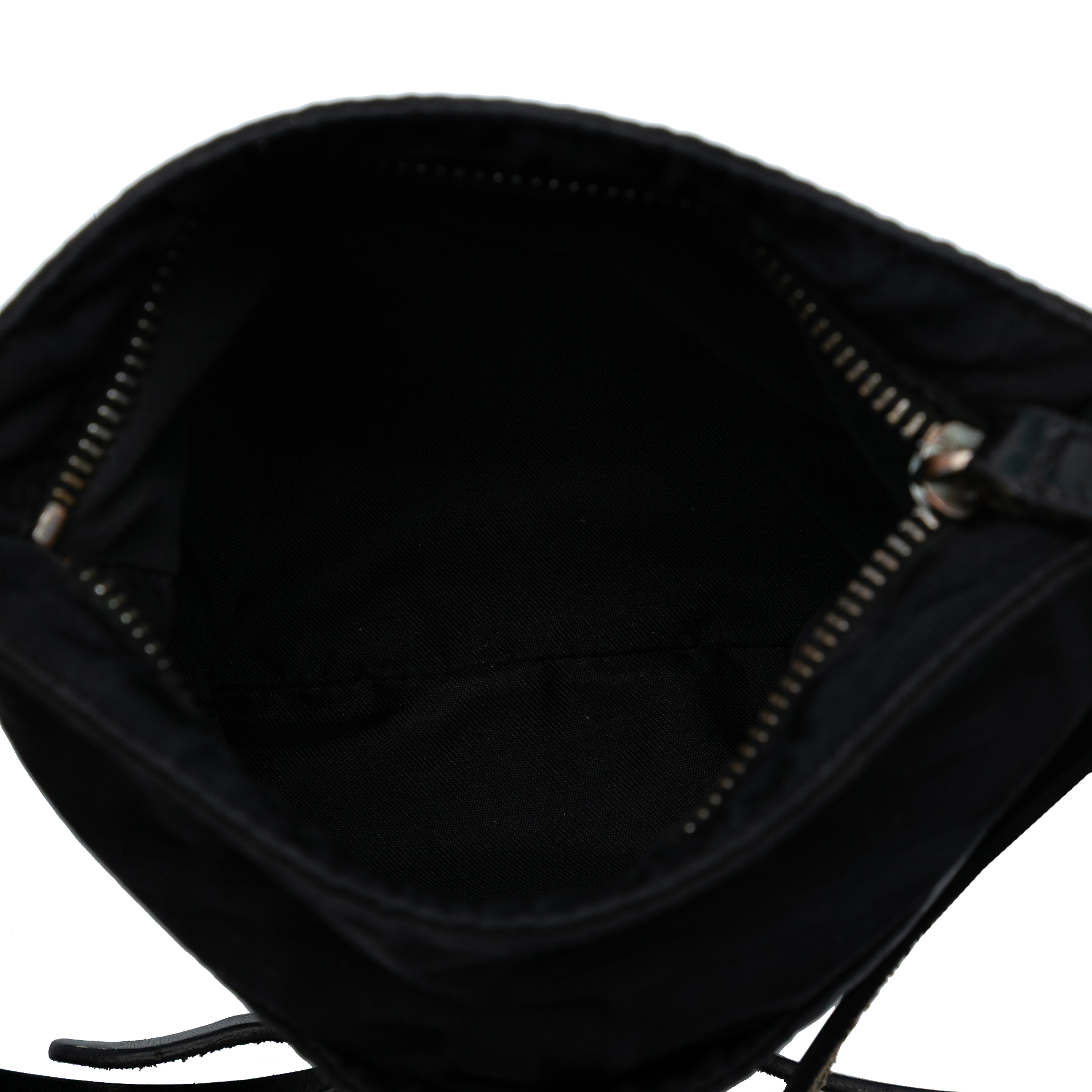 Fendi Zucca Canvas Crossbody, från Luxclusif, i färgen black. Klicka för att öppna bilden i stort format