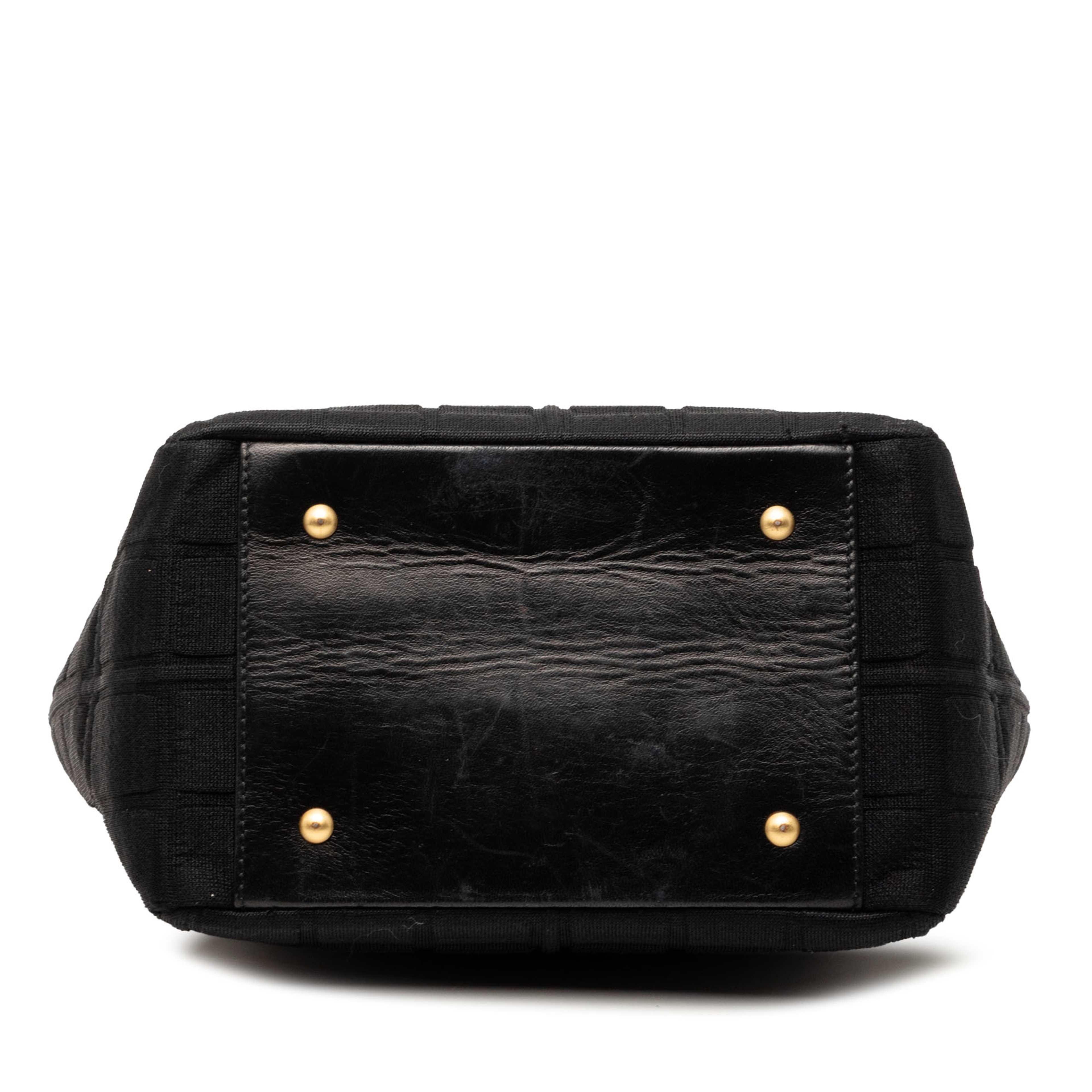 Chanel Jersey Cc Chocolate Bar Shoulder Bag, från Luxclusif, i färgen black. Klicka för att öppna bilden i stort format