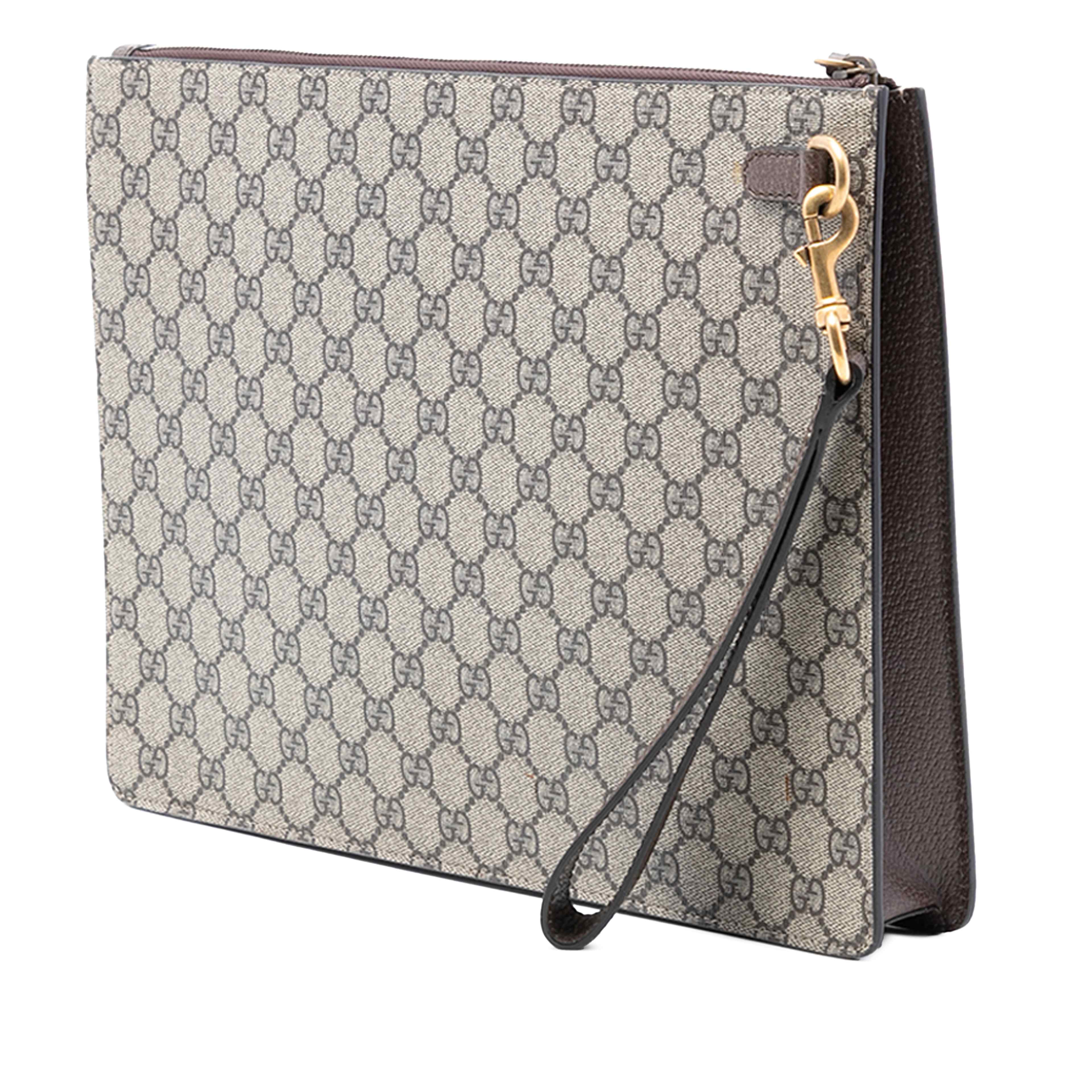 Gucci Gg Supreme Web Butterfly Clutch, från Luxclusif, i färgen beige. Klicka för att öppna bilden i stort format