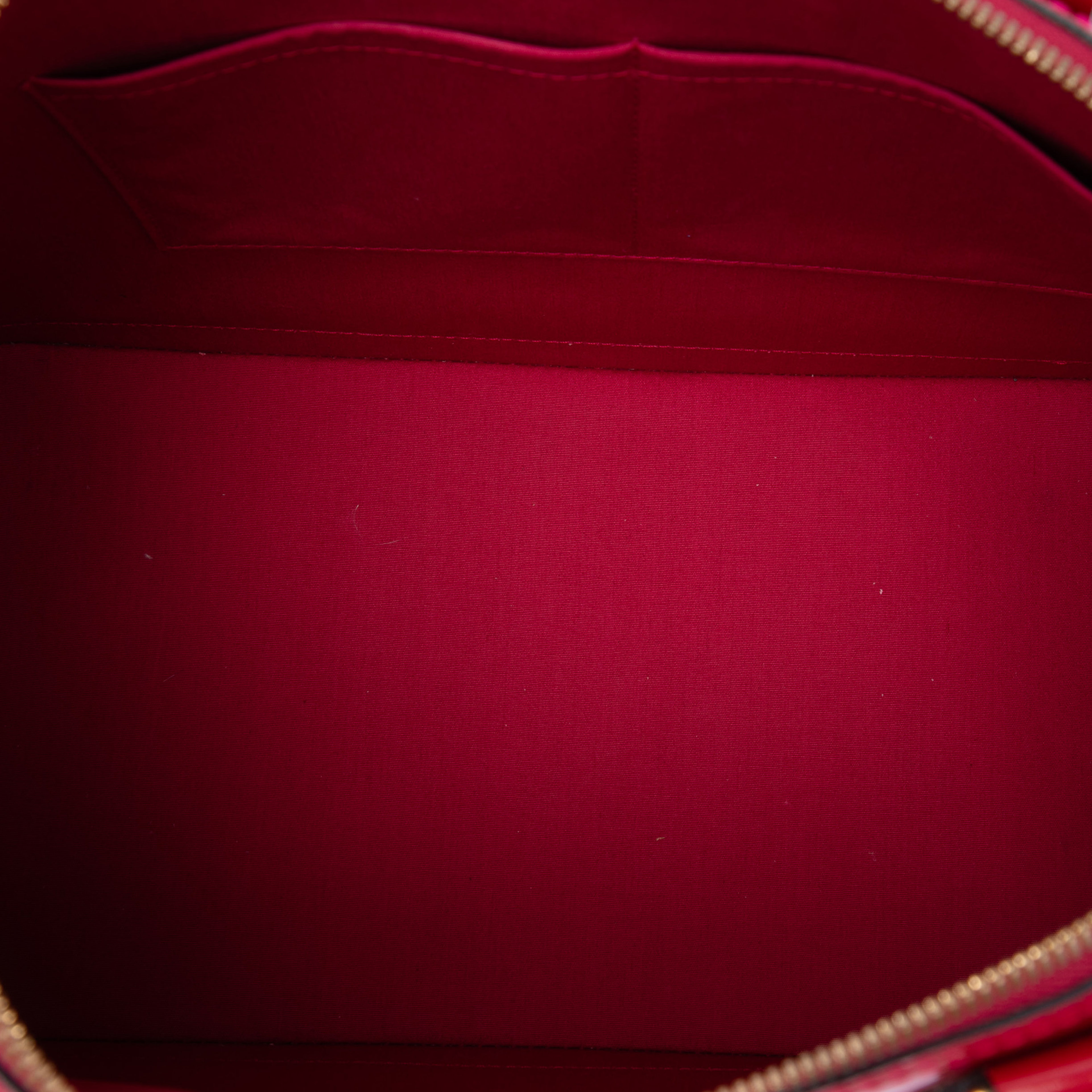 Louis Vuitton Monogram Vernis Alma Gm, från Luxclusif, i färgen rosa. Klicka för att öppna bilden i stort format