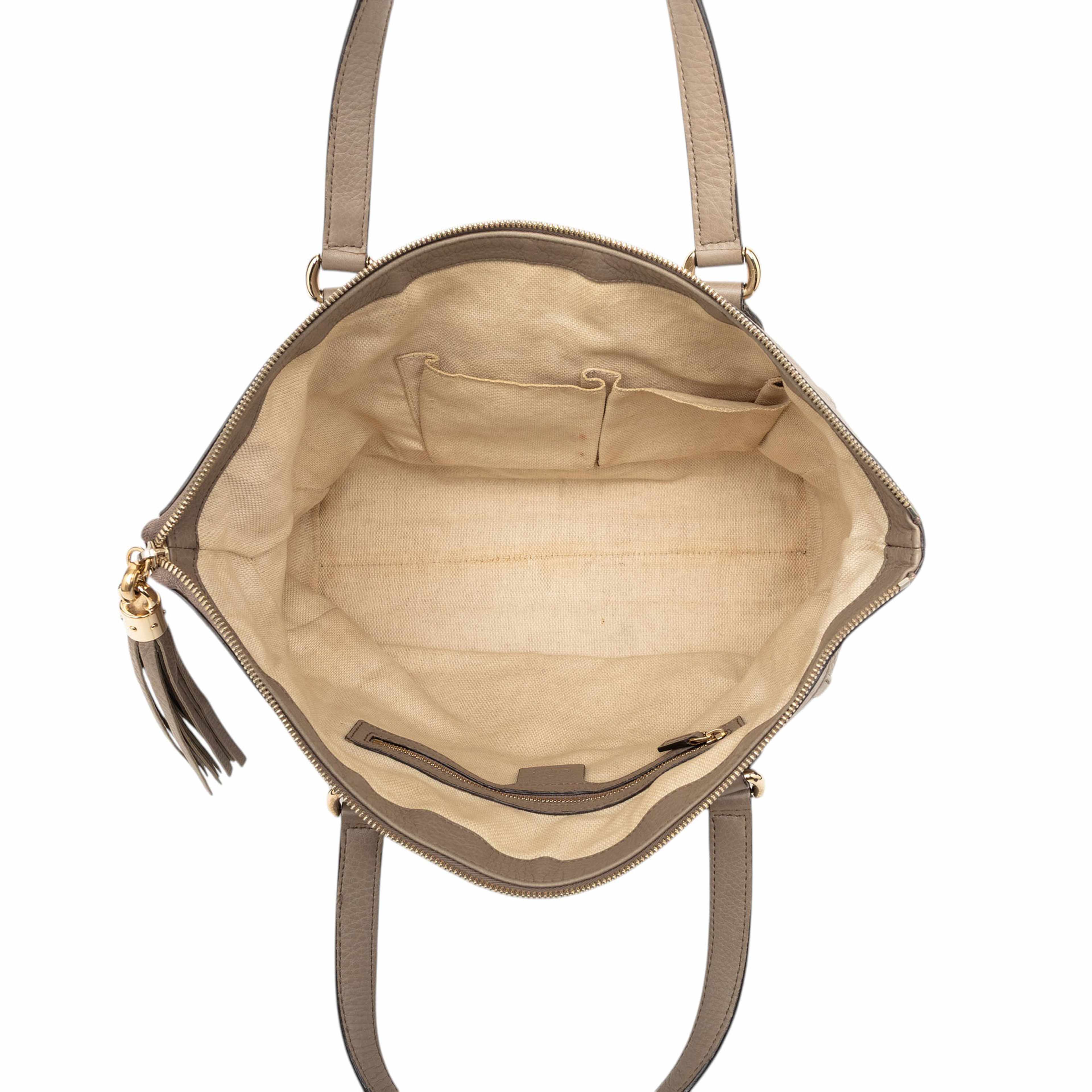 Gucci Small Leather Soho Working Tote, från Luxclusif, i färgen taupe. Klicka för att öppna bilden i stort format