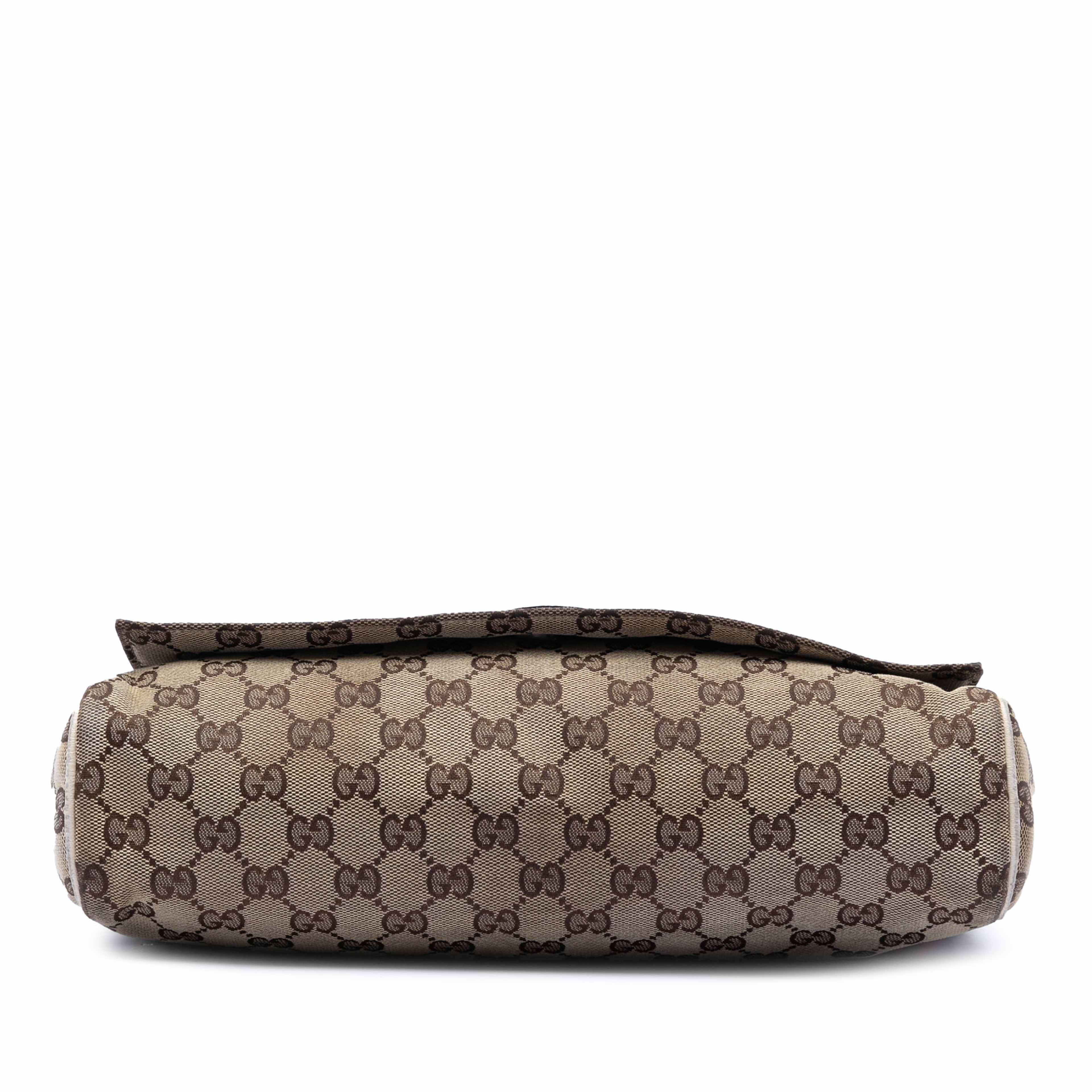 Gucci Gg Canvas Crossbody, från Luxclusif, i färgen vit. Klicka för att öppna bilden i stort format