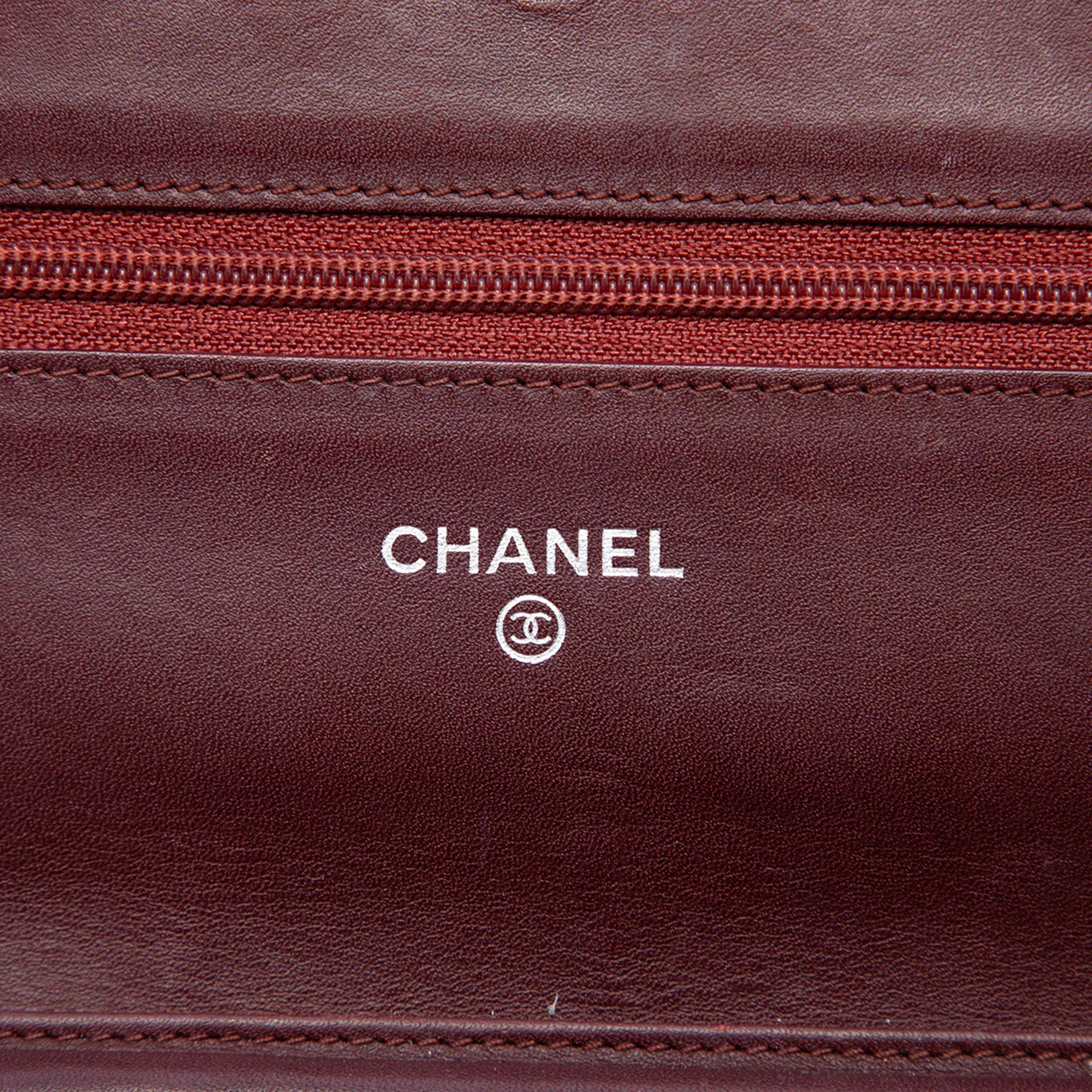 Chanel Cc Caviar Wallet On Chain, från Luxclusif, i färgen burgundy. Klicka för att öppna bilden i stort format