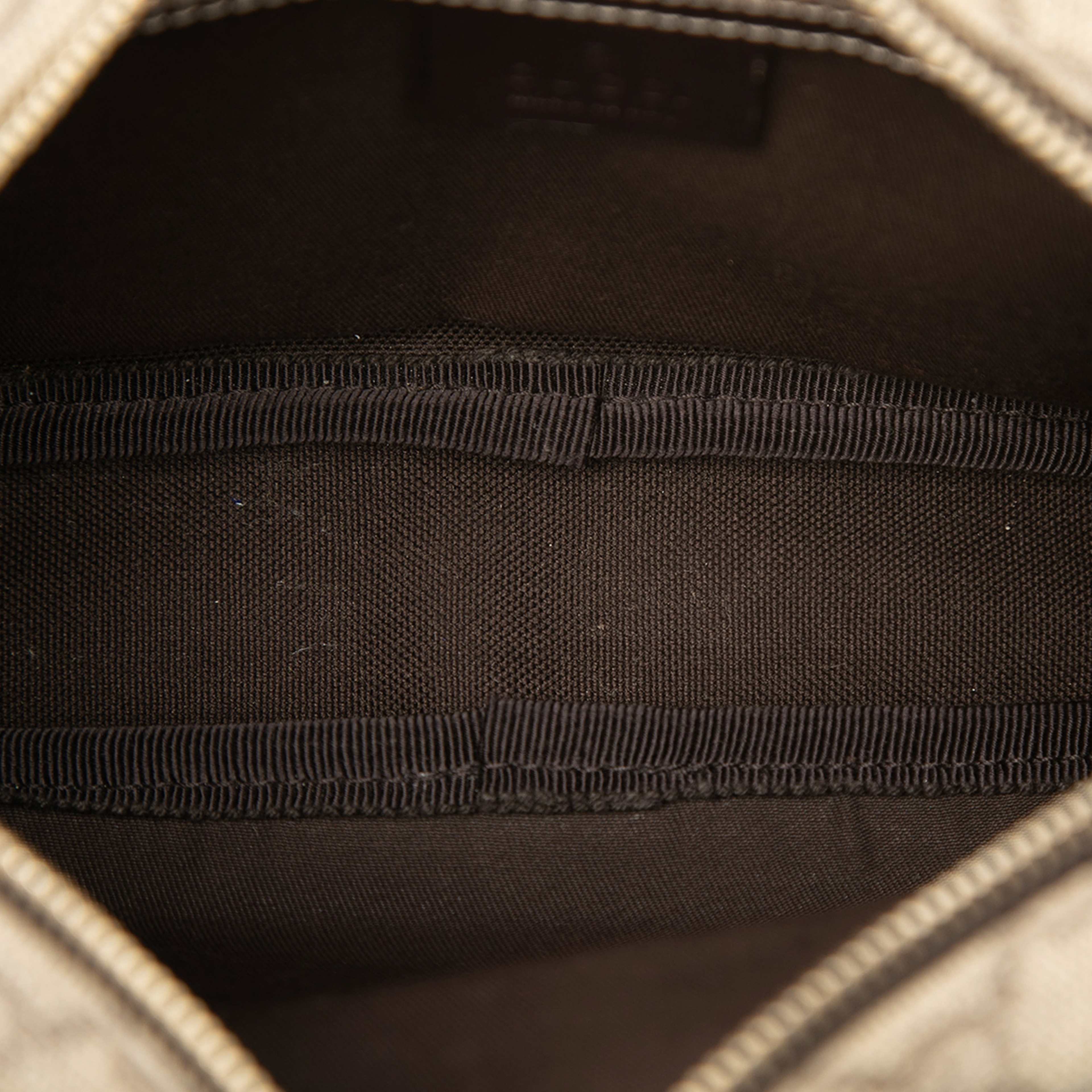 Gucci Gg Supreme Crossbody, från Luxclusif, i färgen beige. Klicka för att öppna bilden i stort format