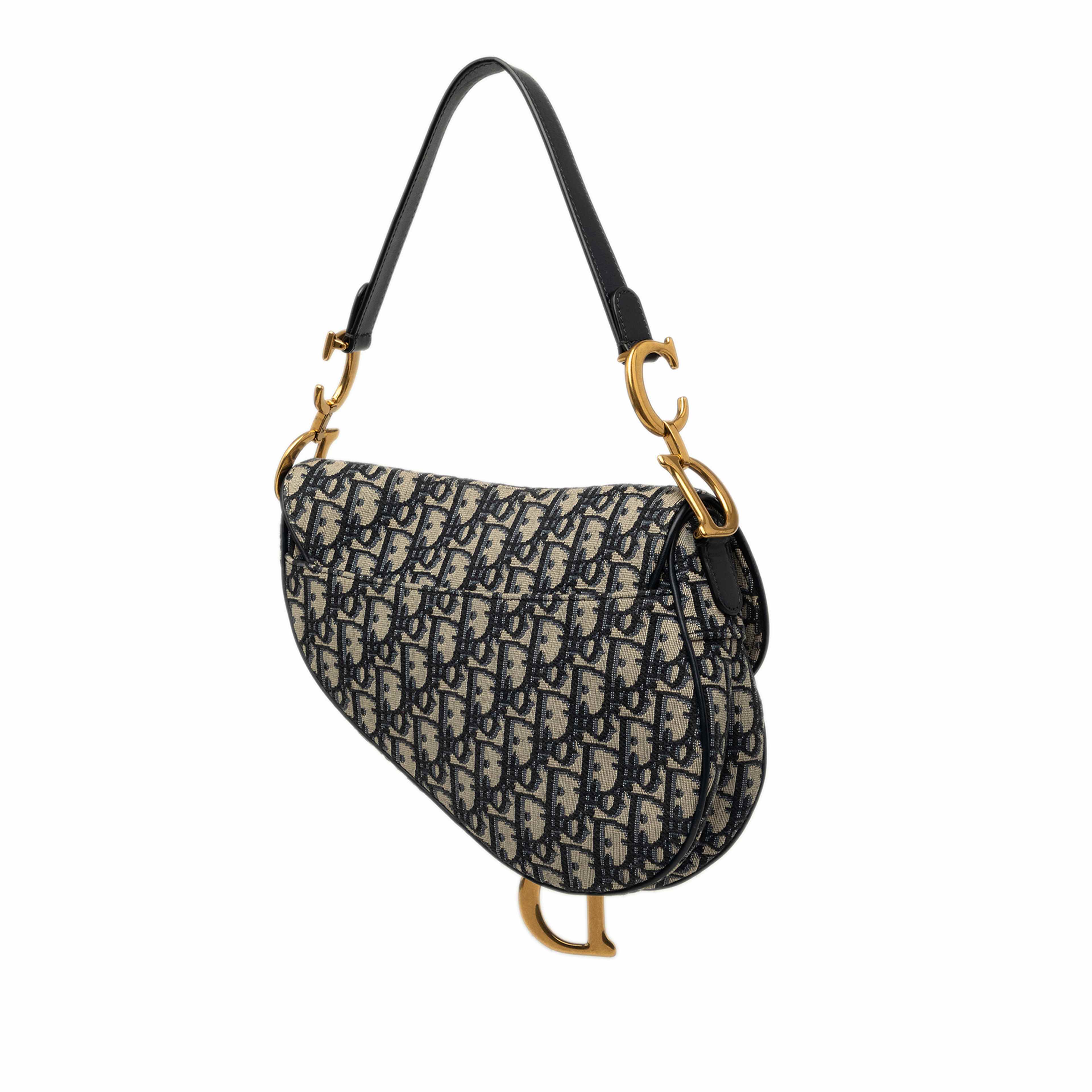 Dior Oblique Canvas Saddle Bag, från Luxclusif, i färgen blå. Klicka för att öppna bilden i stort format
