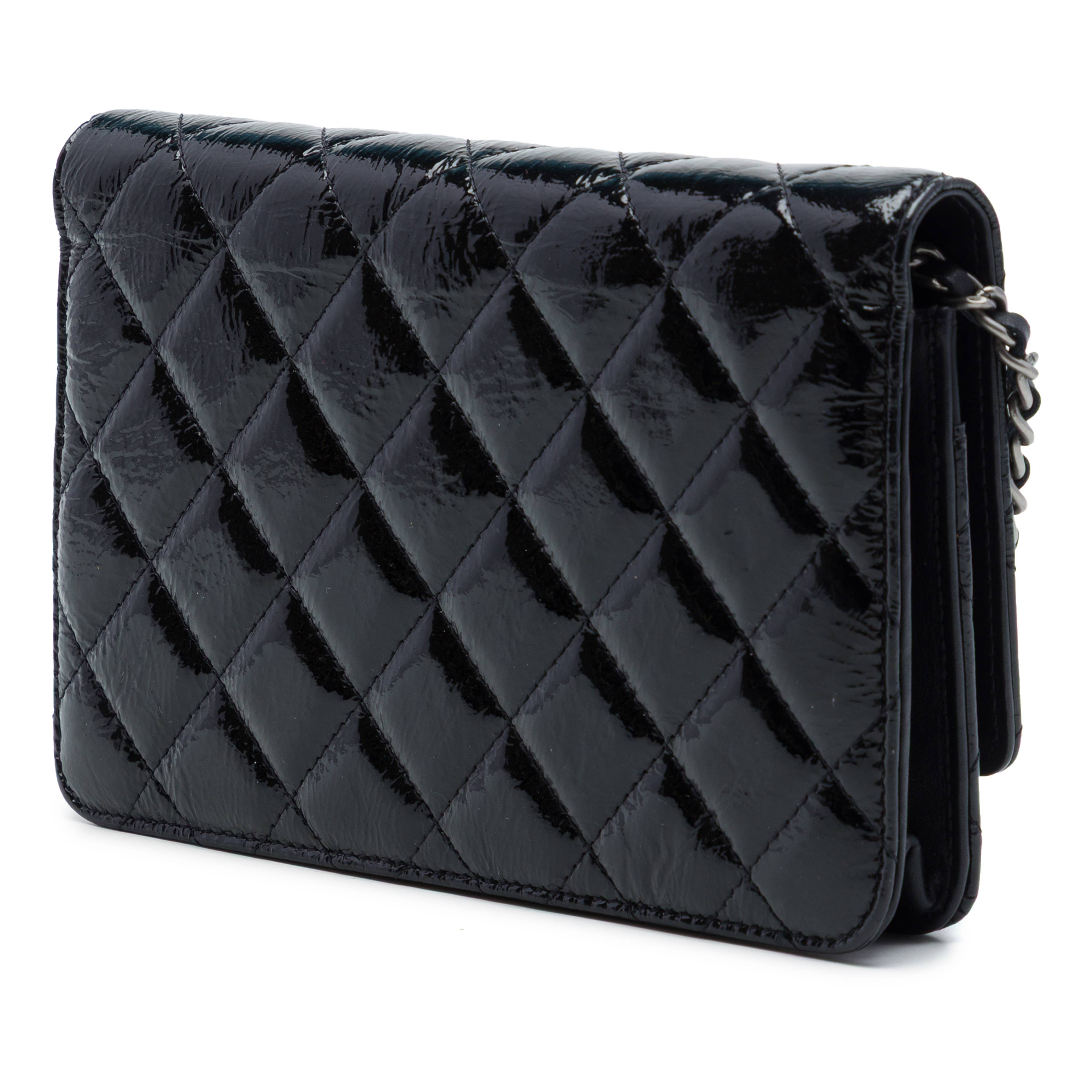 Chanel Paris Dallas Cc Quilted Patent Goatskin Wallet On Chain, från Luxclusif, i färgen svart. Klicka för att öppna bilden i stort format