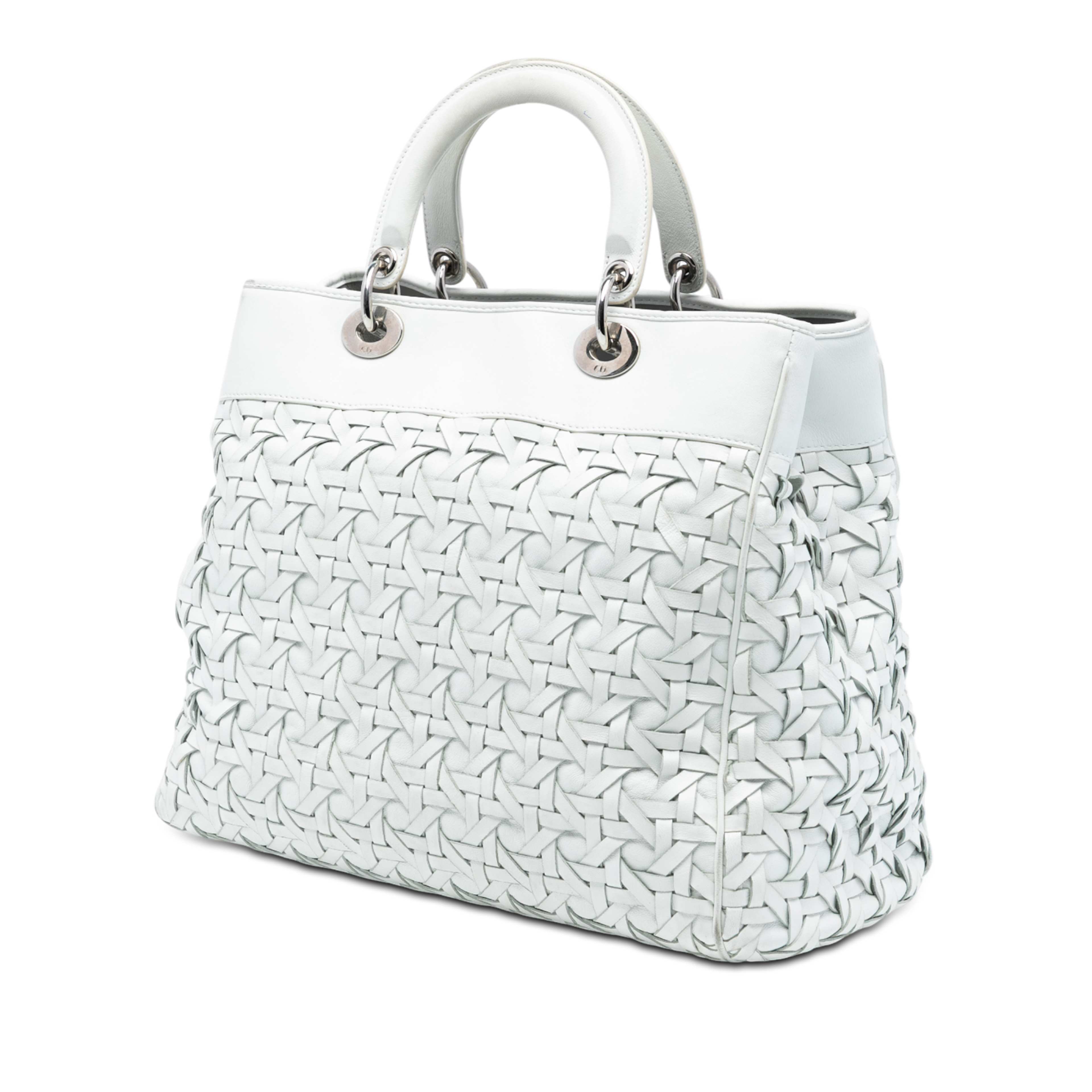 Dior Woven Lambskin Lady Dior Avenue Tote, från Luxclusif, i färgen white. Klicka för att öppna bilden i stort format
