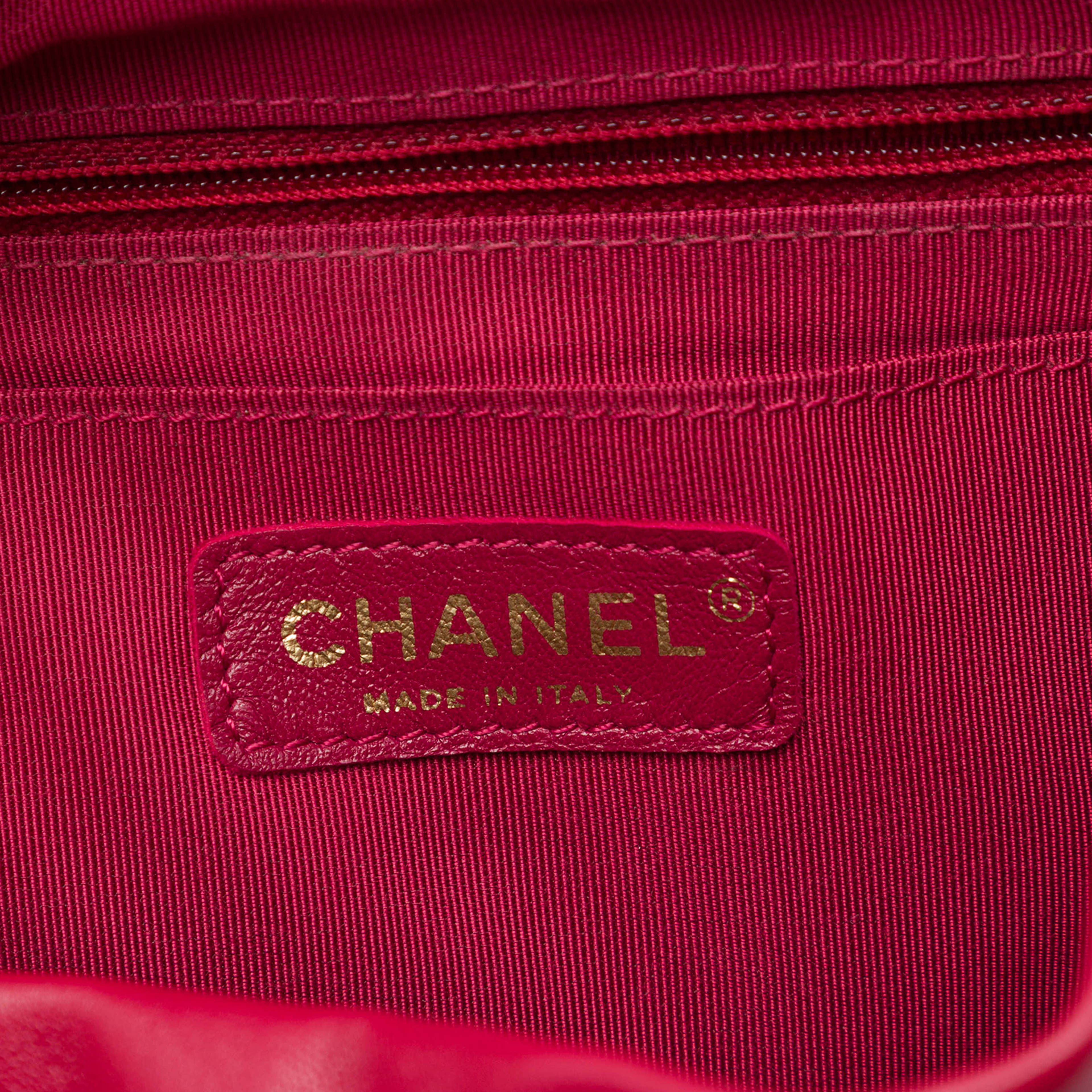 Chanel Mini Quilted Lambskin Urban Spirit Backpack, från Luxclusif, i färgen röd. Klicka för att öppna bilden i stort format
