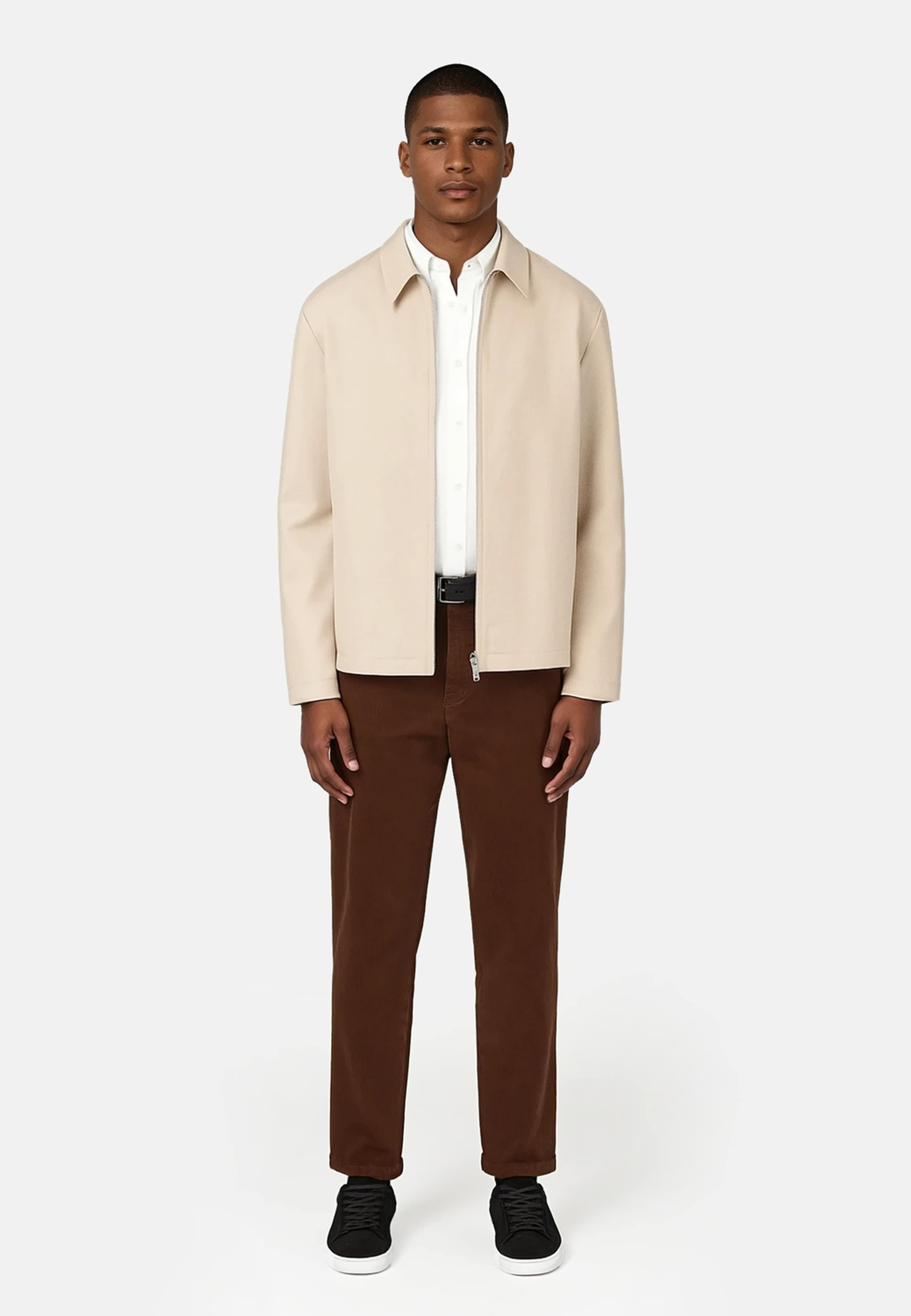 Evander Suit Zip Overshirt, från Ciszere, i färgen beige. Klicka för att öppna bilden i stort format