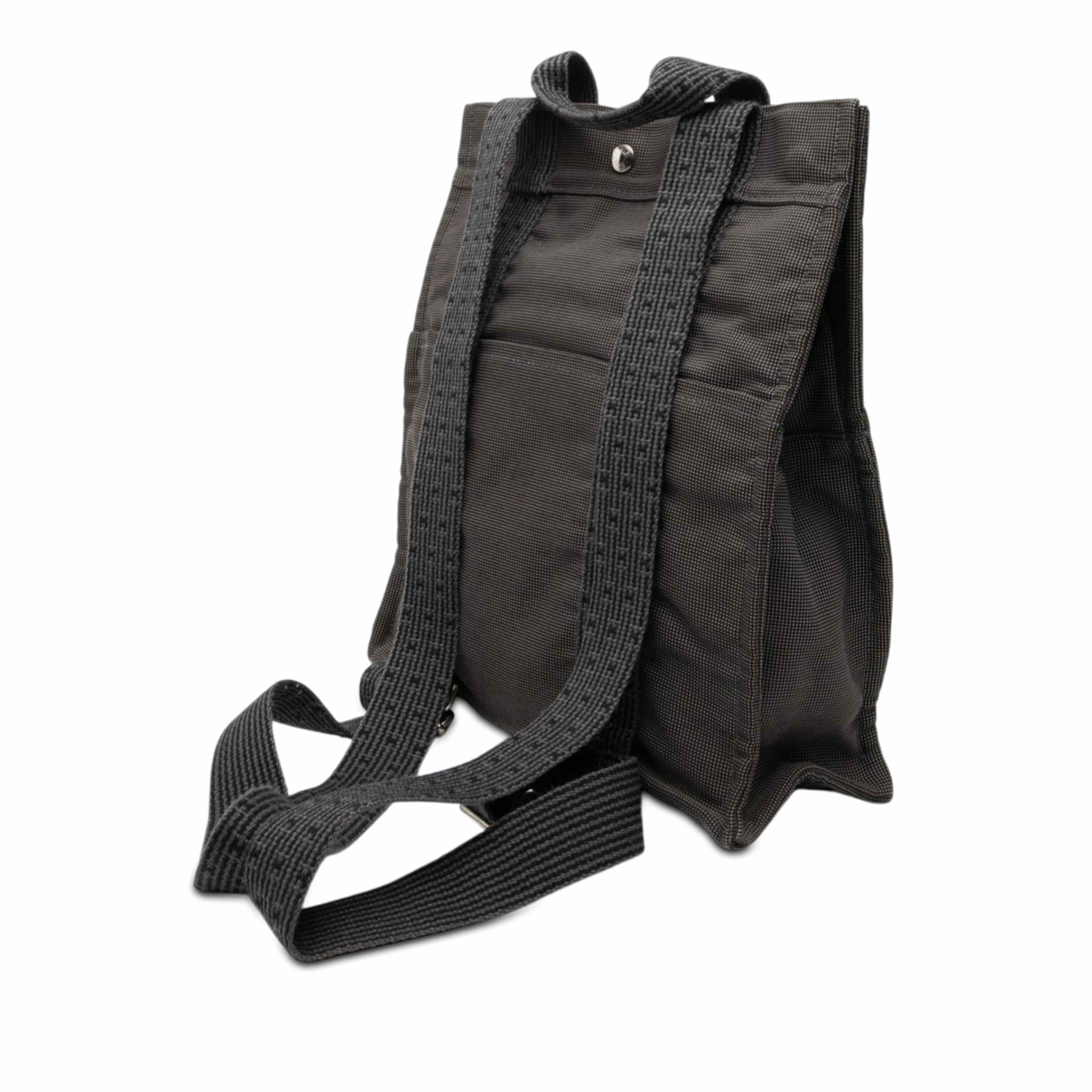 Hermès Canvas Herline Backpack Mm, från Luxclusif, i färgen gray. Klicka för att öppna bilden i stort format