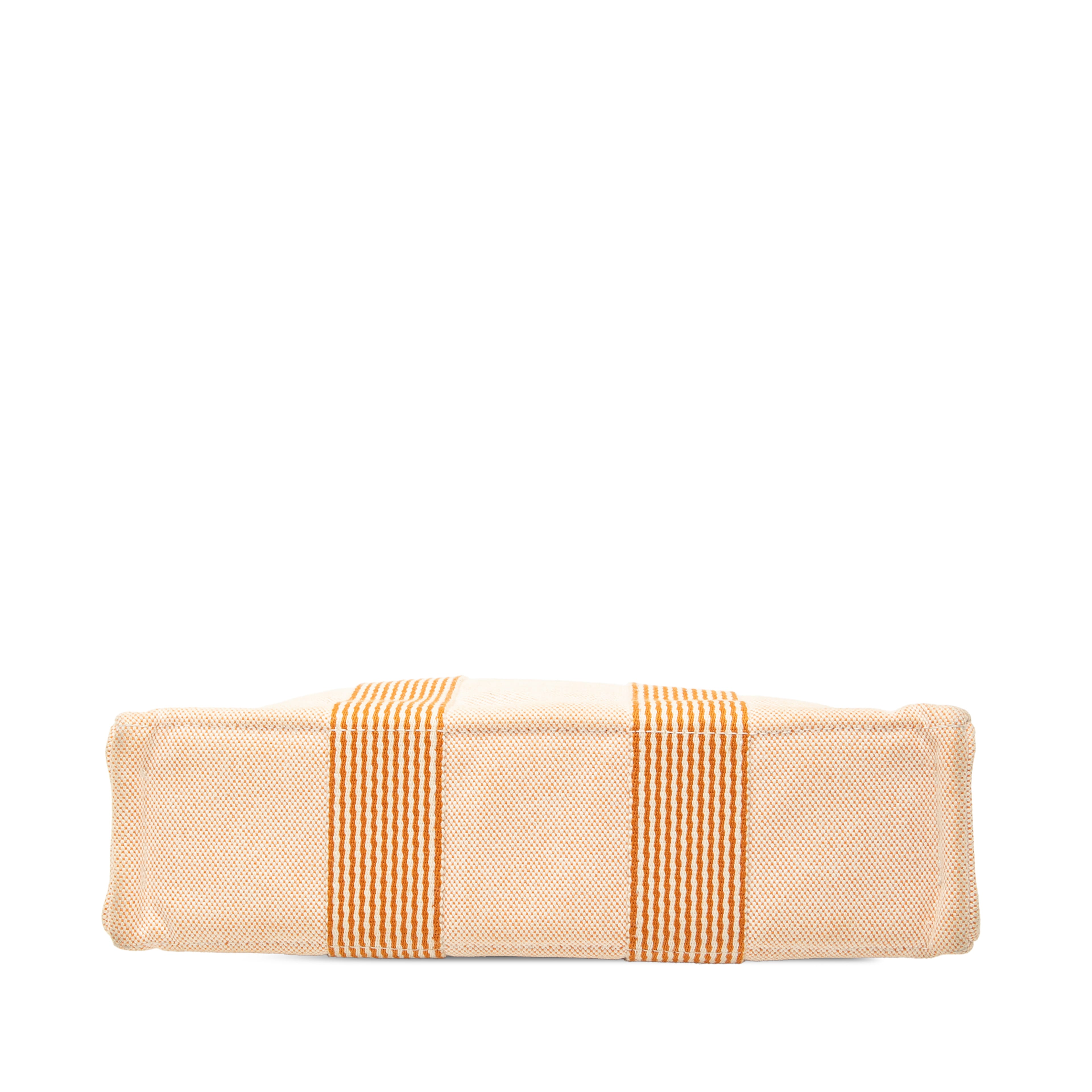Hermès Canvas Fourre Tout Pm, från Luxclusif, i färgen nude. Klicka för att öppna bilden i stort format