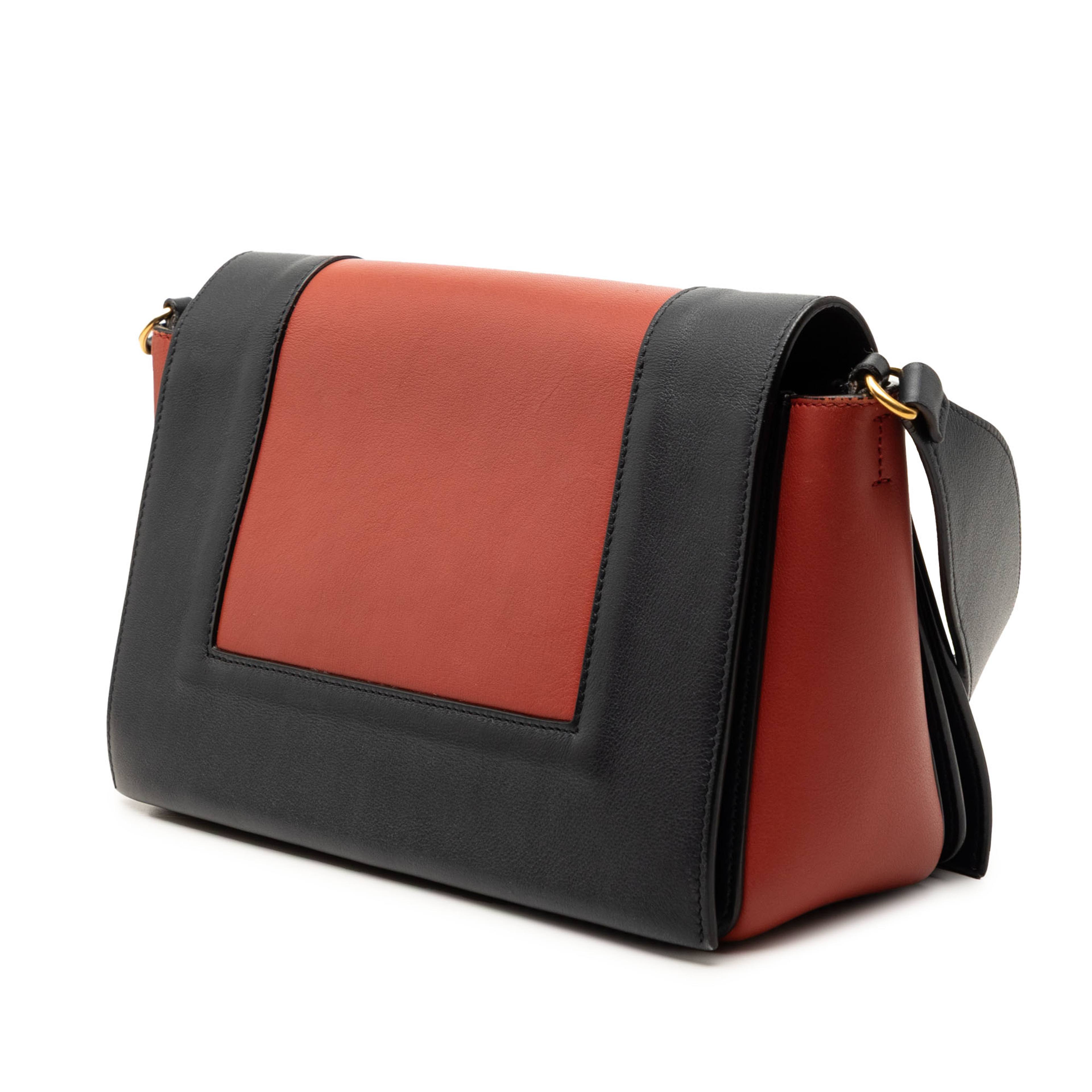 Celine Medium Shiny Smooth Calfskin Frame Shoulder Bag, från Luxclusif, i färgen black. Klicka för att öppna bilden i stort format