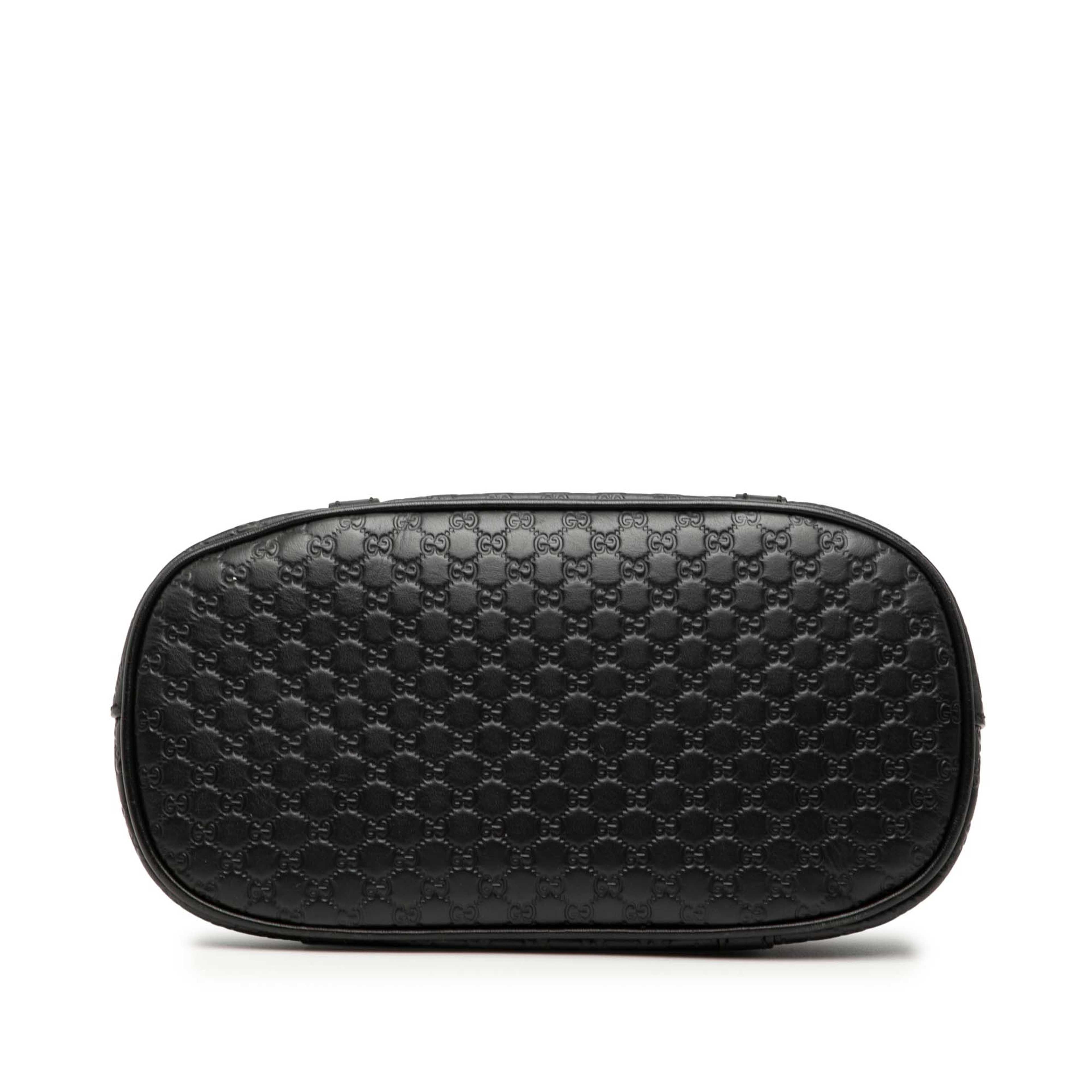 Gucci Mini Microguccissima Dome Satchel, från Luxclusif, i färgen blå. Klicka för att öppna bilden i stort format