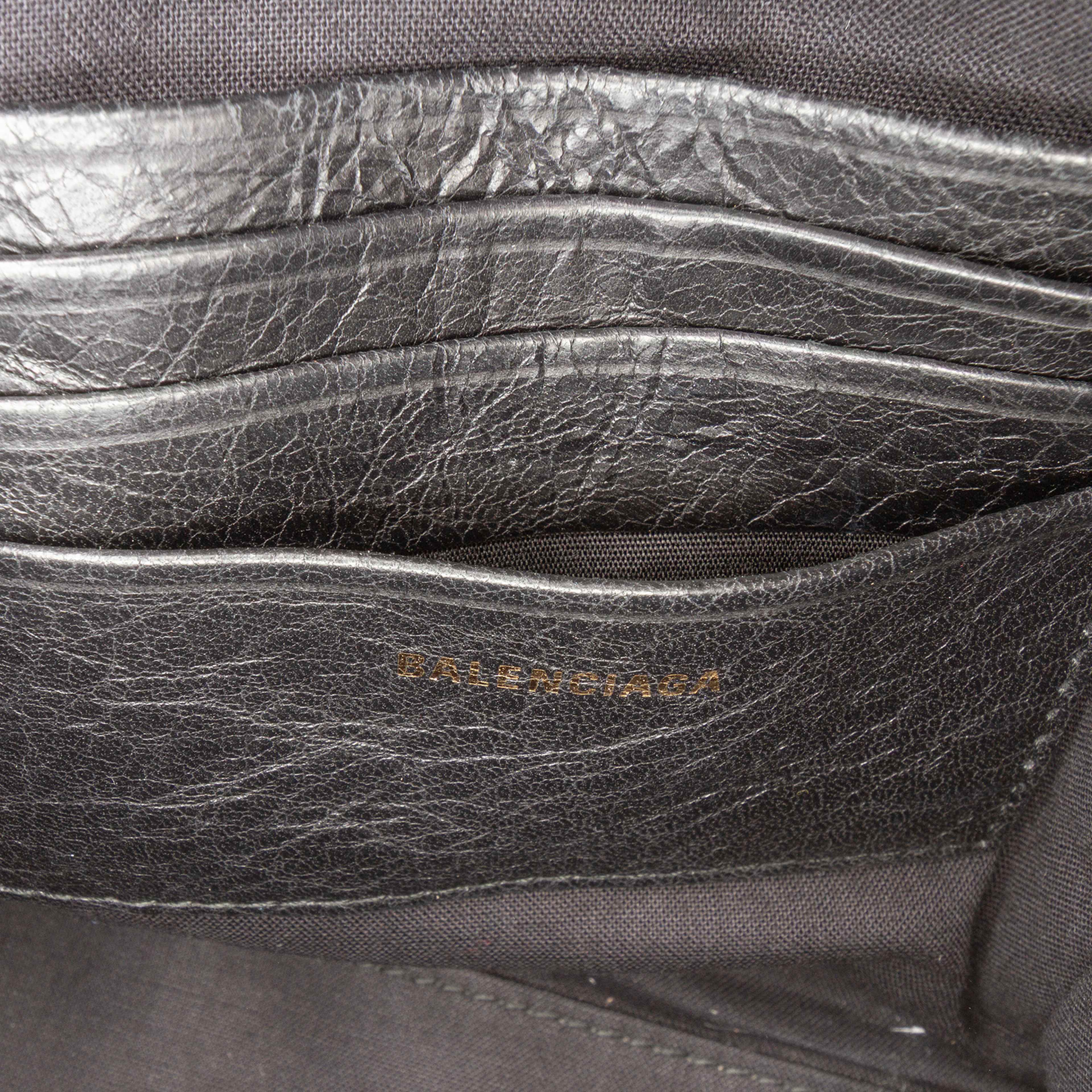 Balenciaga Xxs Lambskin Fringe Bazar Shopper Satchel, från Luxclusif, i färgen black. Klicka för att öppna bilden i stort format