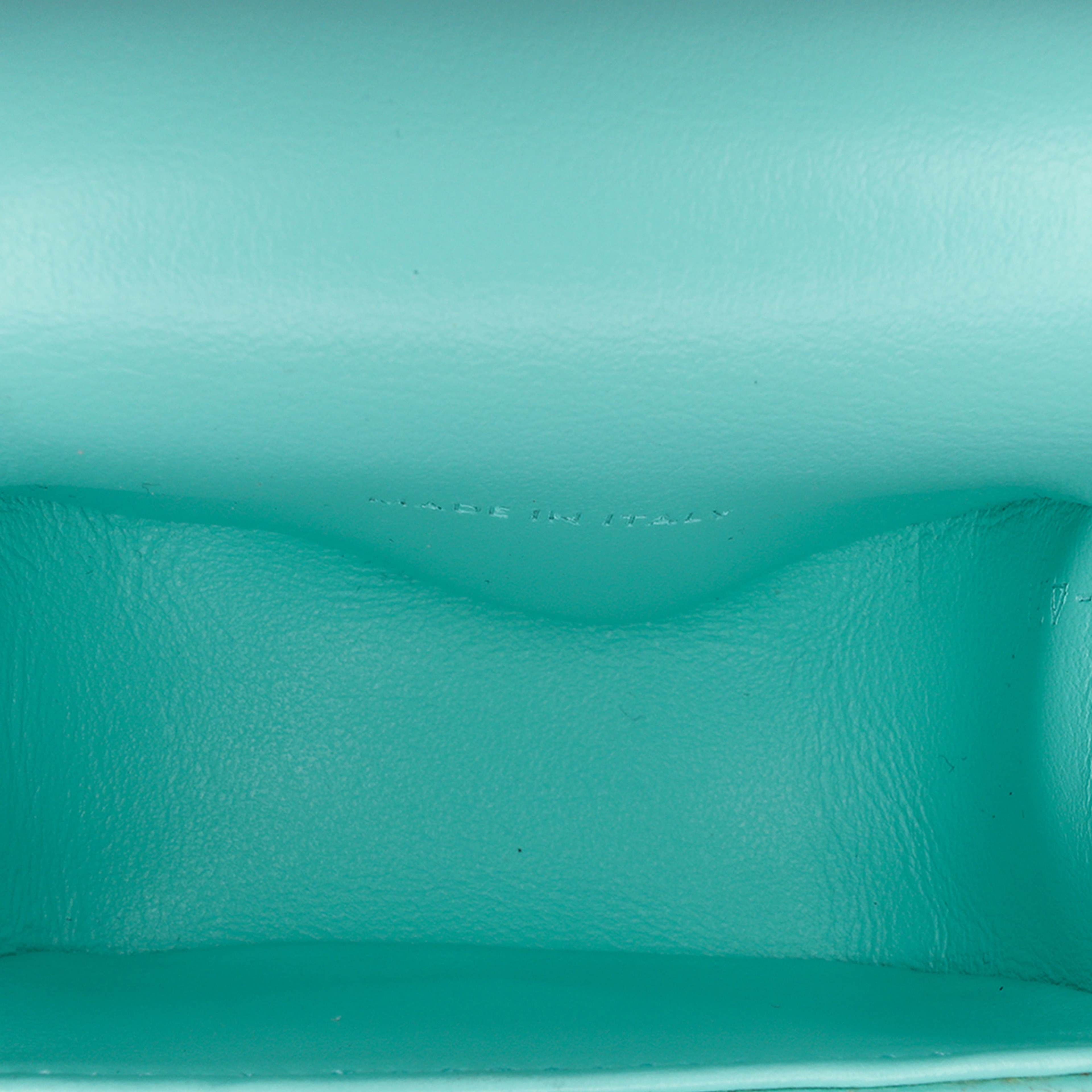 Celine Leather Triomphe Airpods Case With Strap, från Luxclusif, i färgen turquoise. Klicka för att öppna bilden i stort format