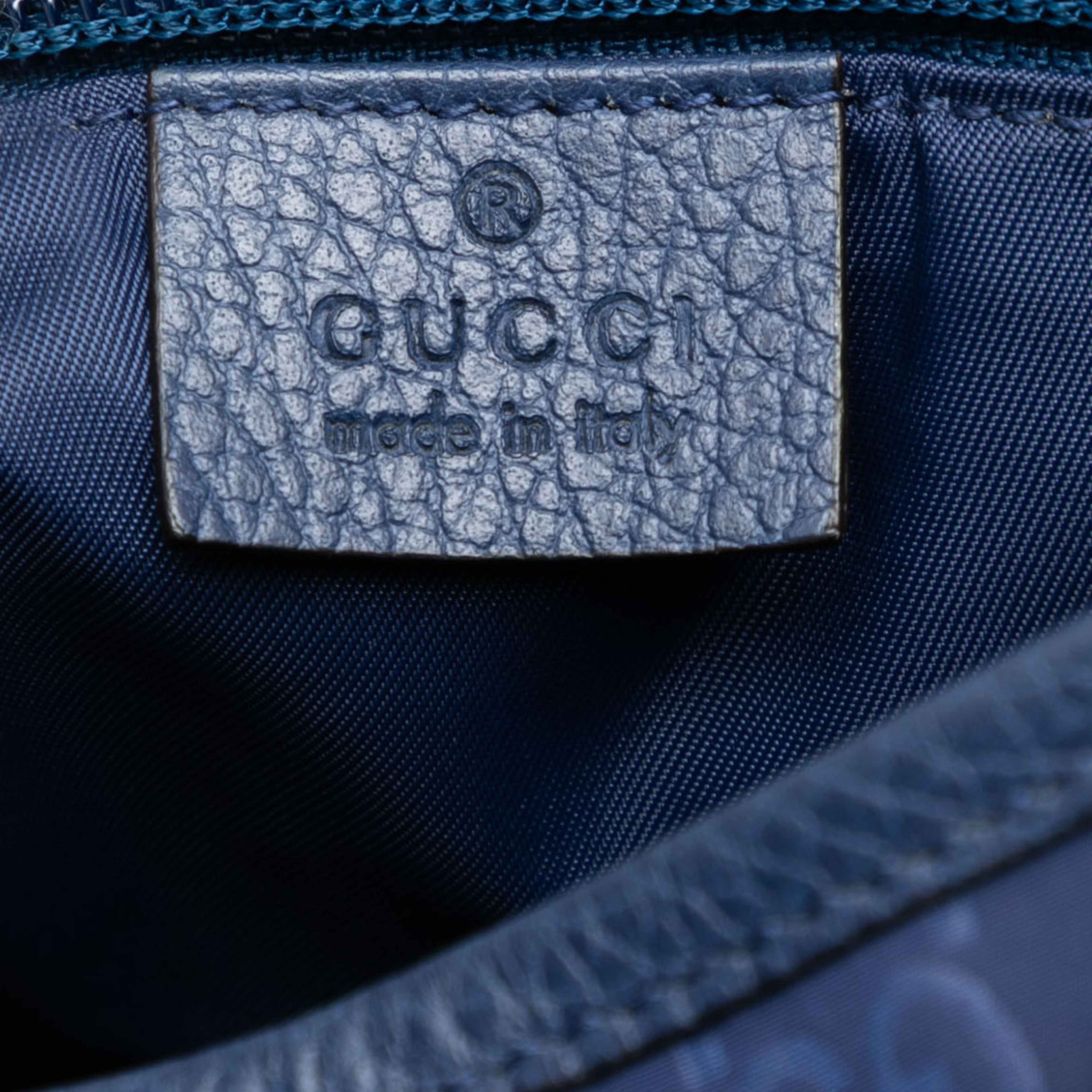 Gucci Gg Nylon Double Buckle Flap Messenger Bag, från Luxclusif, i färgen blue. Klicka för att öppna bilden i stort format
