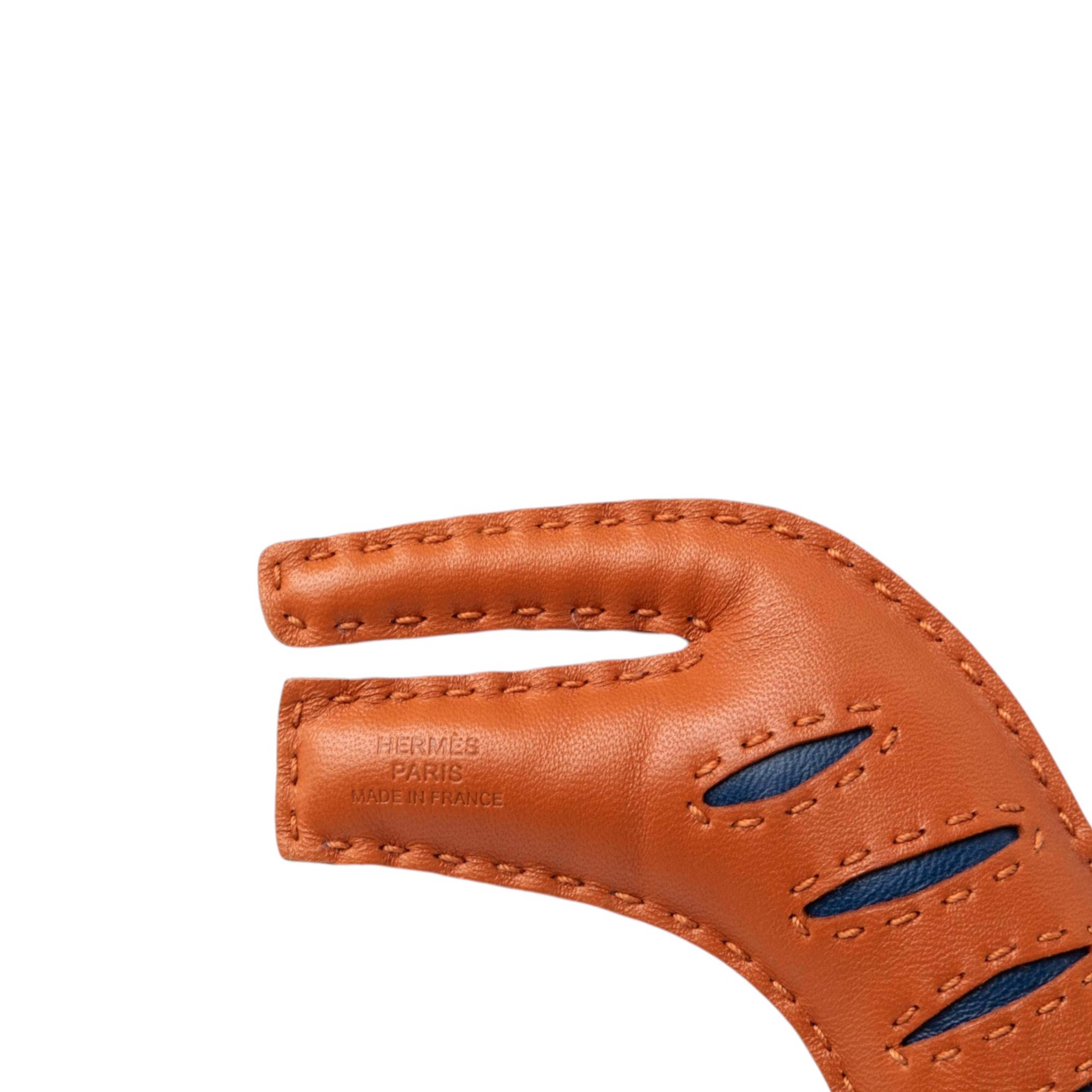 Hermès Milo Lambskin Rooroo Tiger Bag Charm Mm, från Luxclusif, i färgen brun. Klicka för att öppna bilden i stort format