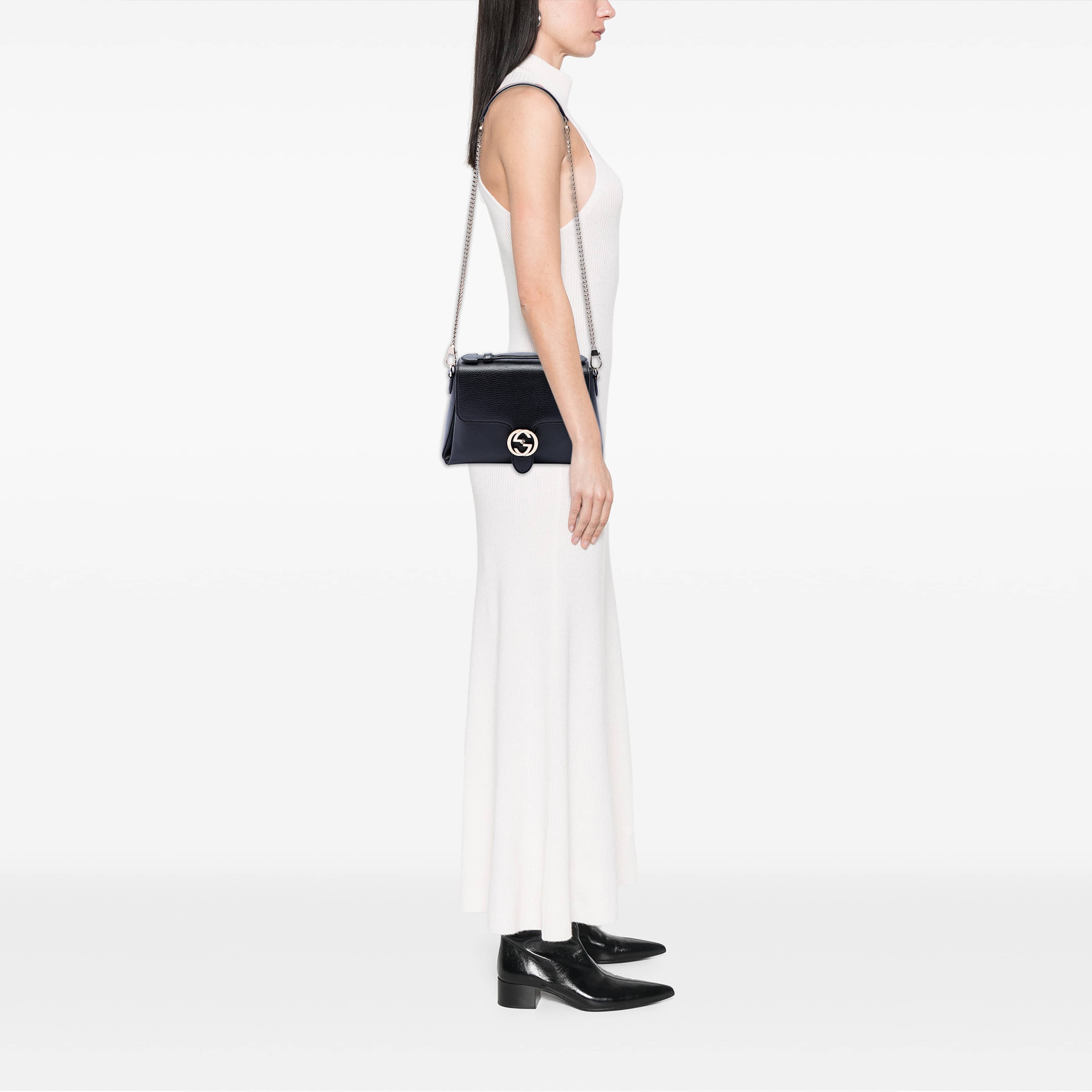 Gucci Small Dollar Calf Interlocking G Satchel, från Luxclusif, i färgen svart. Klicka för att öppna bilden i stort format