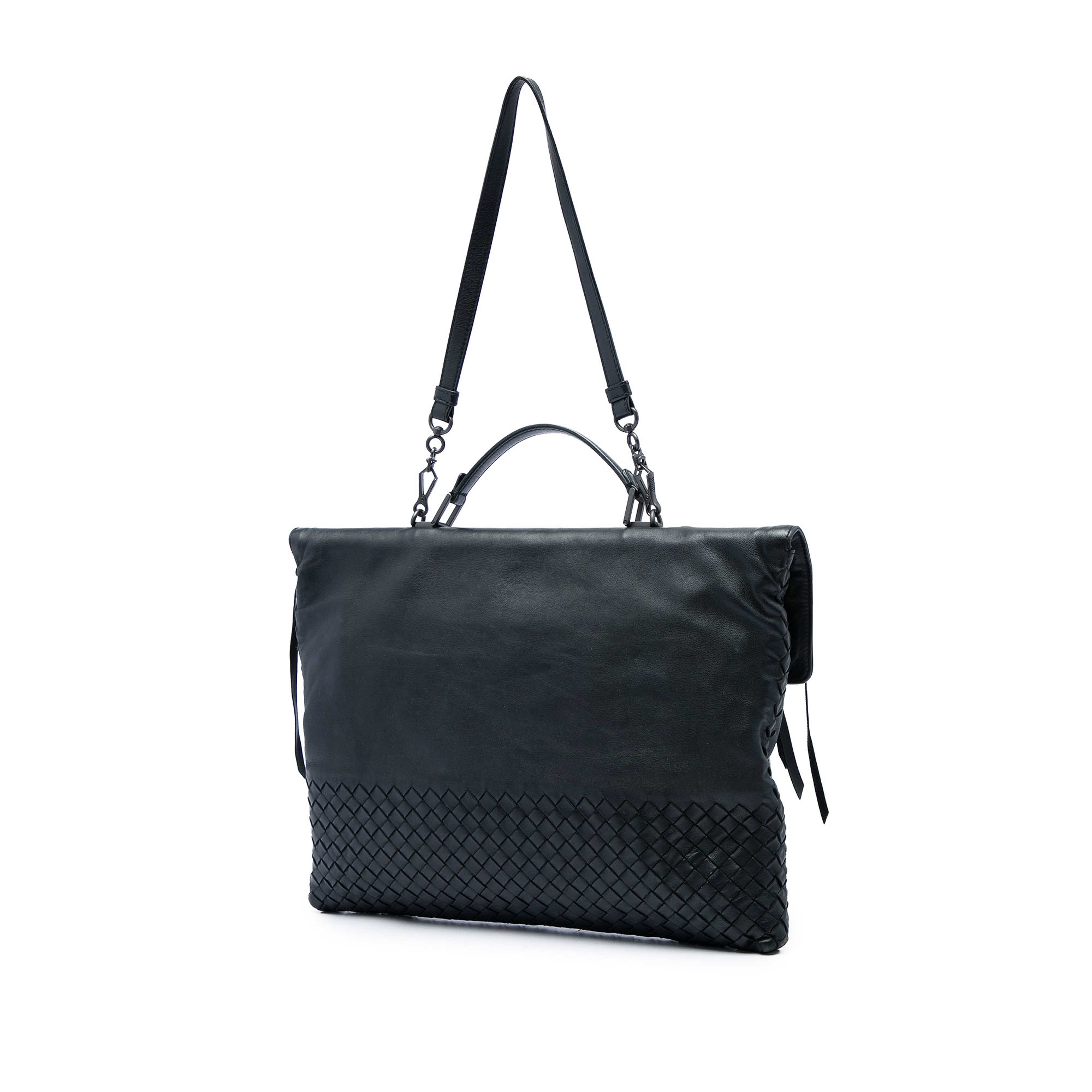 Bottega Veneta Nappa Intrecciato Fringe Business Bag, från Luxclusif, i färgen svart. Klicka för att öppna bilden i stort format