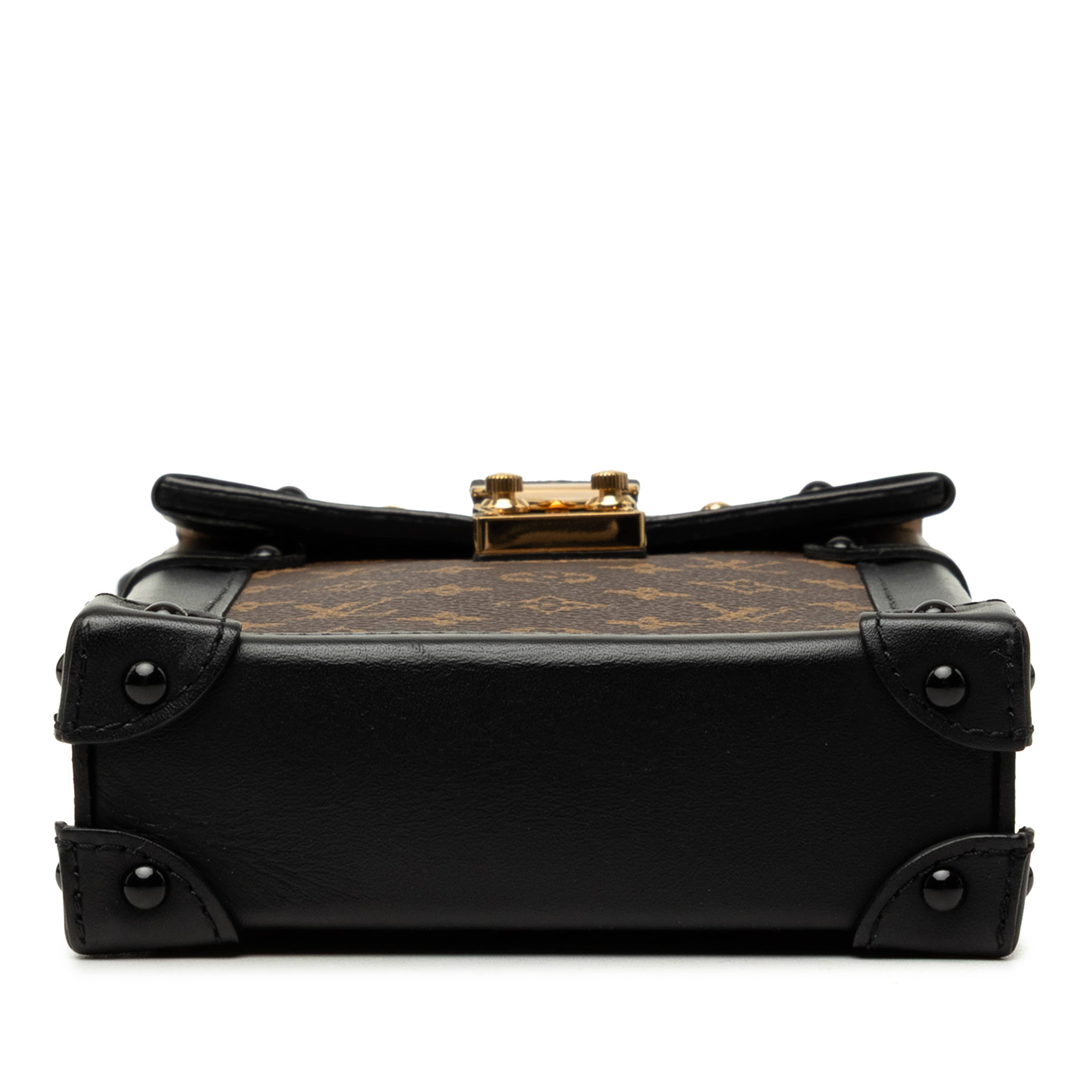 Louis Vuitton Monogram Pochette Trunk Verticale, från Luxclusif, i färgen brun. Klicka för att öppna bilden i stort format