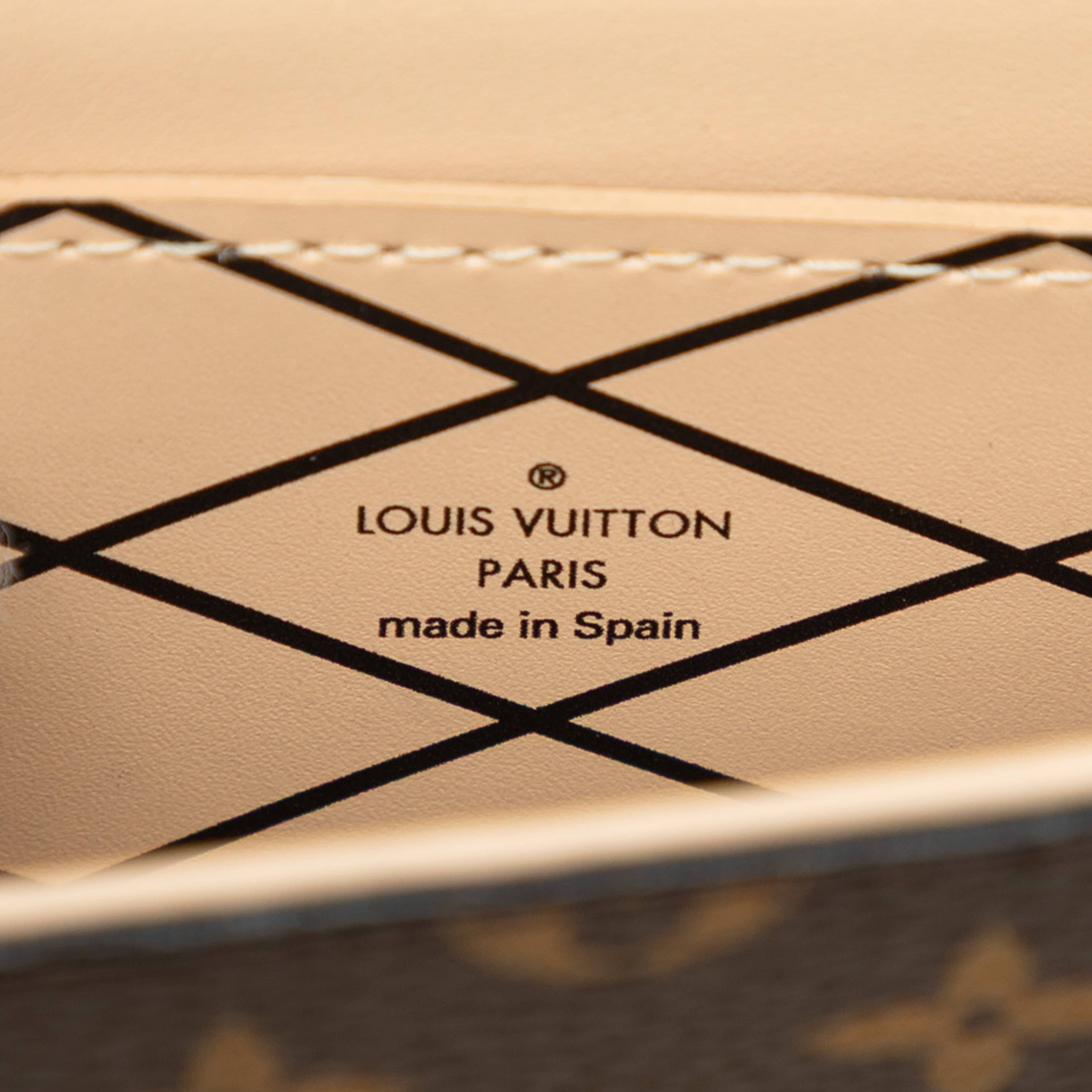 Louis Vuitton Monogram Pochette Trunk Verticale, från Luxclusif, i färgen brun. Klicka för att öppna bilden i stort format