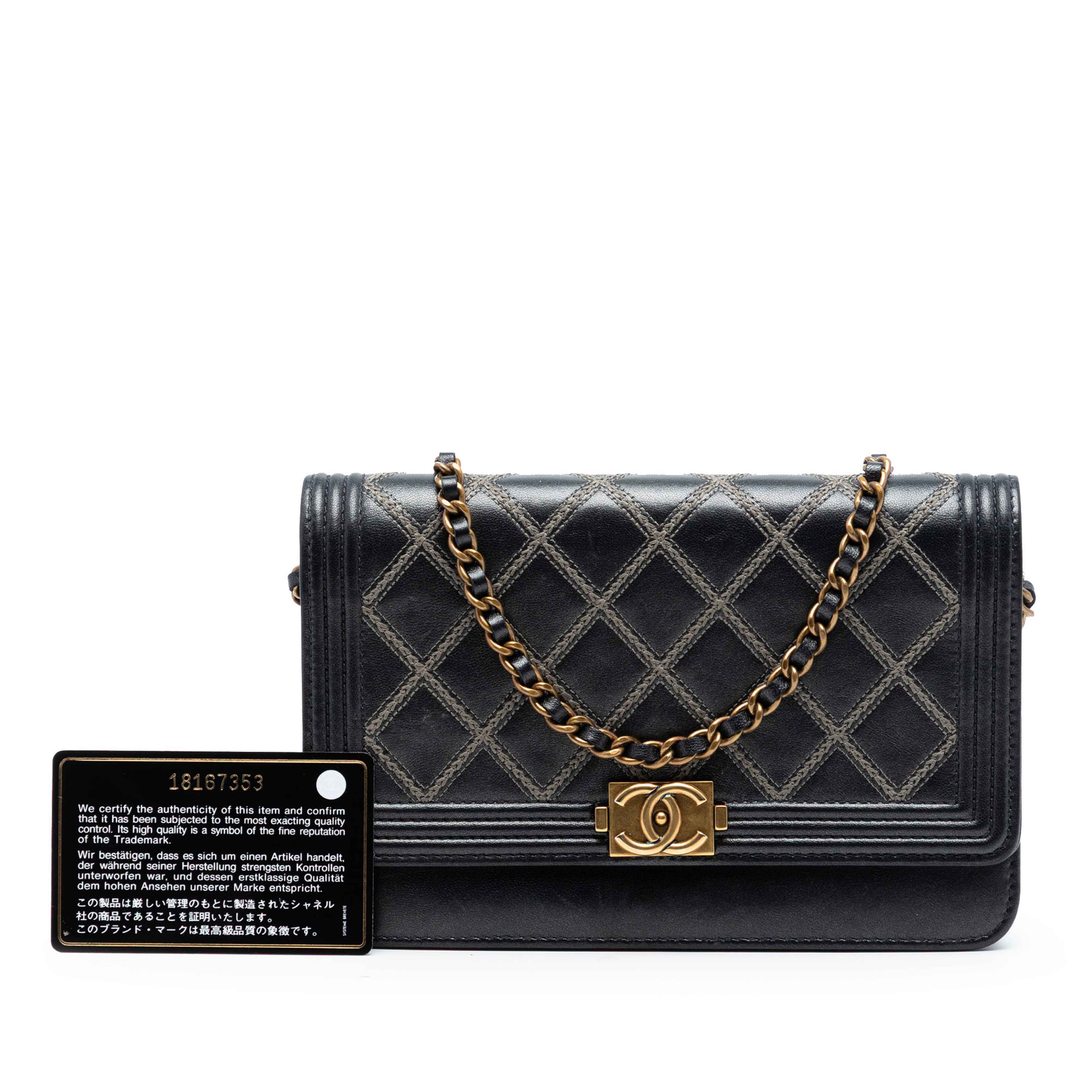 Chanel Quilted Lambskin Double Stitch Boy Wallet On Chain, från Luxclusif, i färgen svart. Klicka för att öppna bilden i stort format