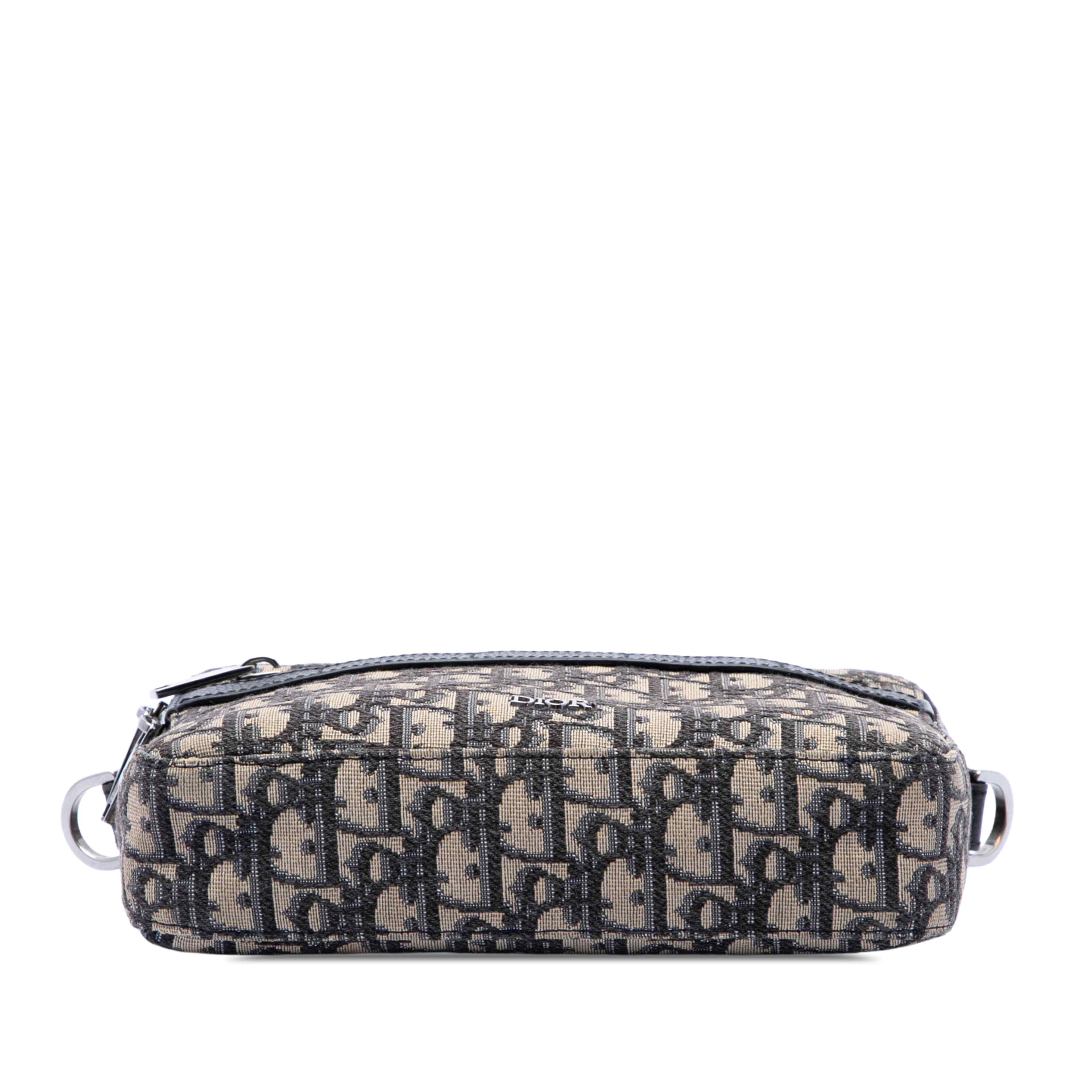 Dior Oblique Canvas Safari Crossbody, från Luxclusif, i färgen blå. Klicka för att öppna bilden i stort format
