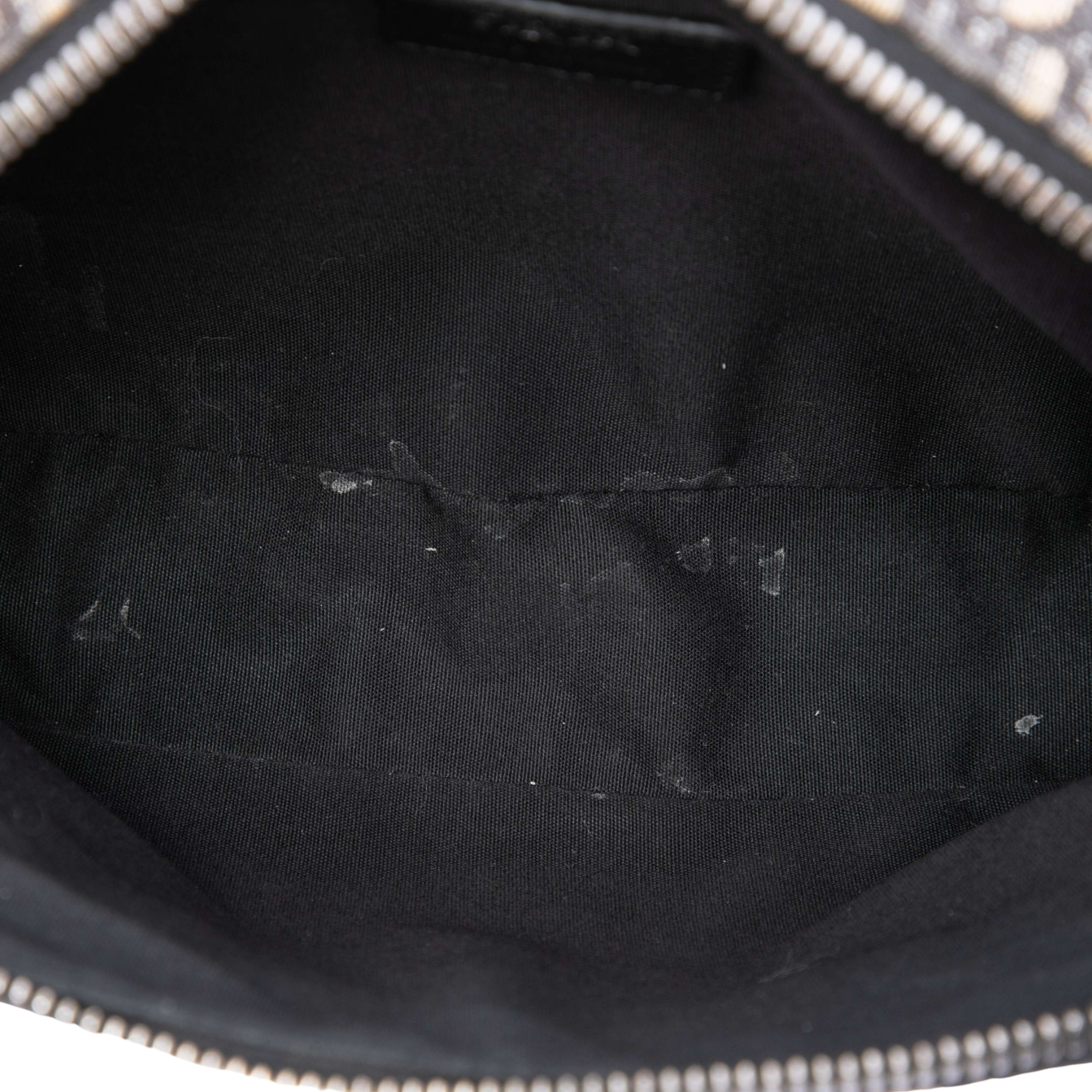 Dior Oblique Canvas Safari Crossbody, från Luxclusif, i färgen blå. Klicka för att öppna bilden i stort format