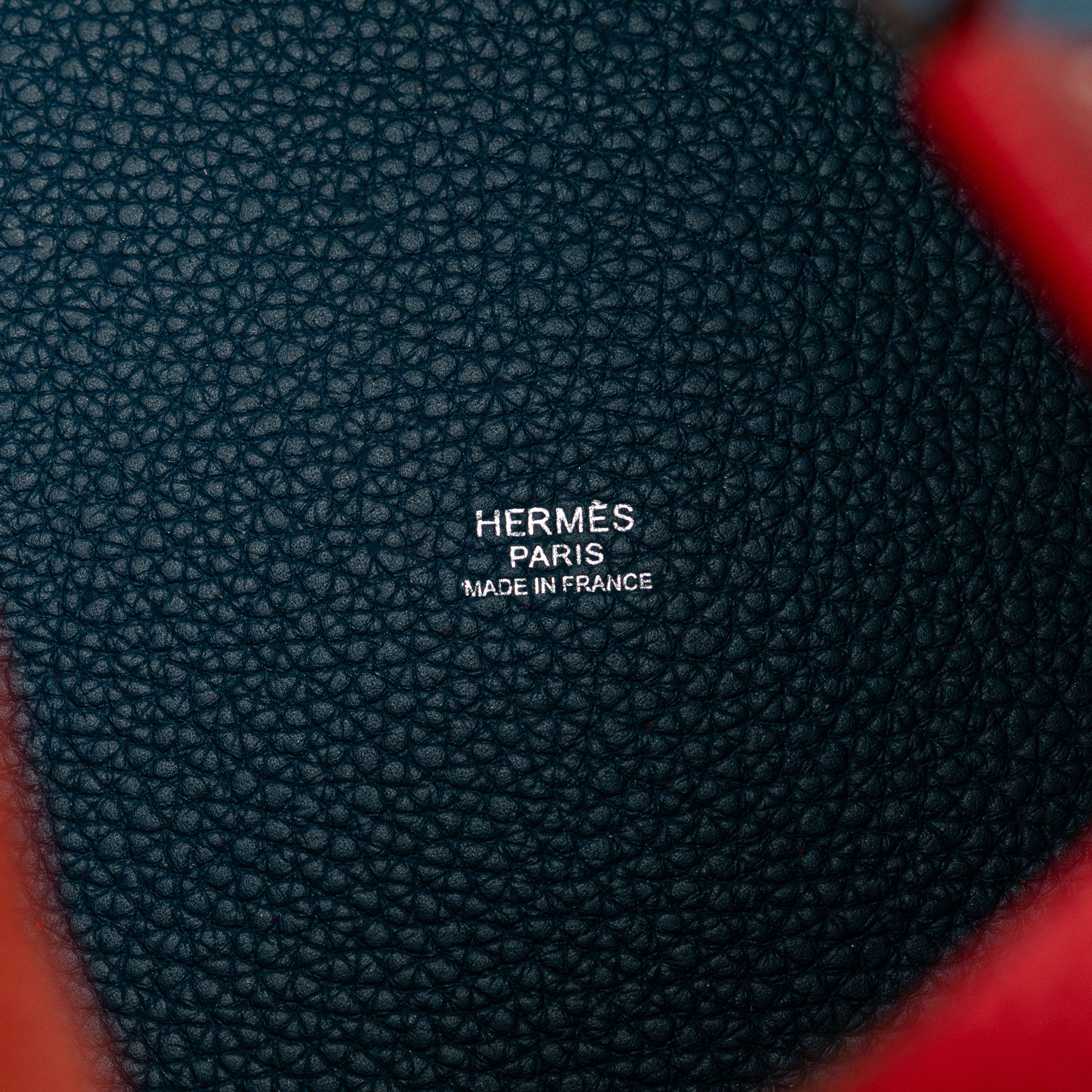 Hermès Bicolor Clemence Picotin Lock 22, från Luxclusif, i färgen blue. Klicka för att öppna bilden i stort format