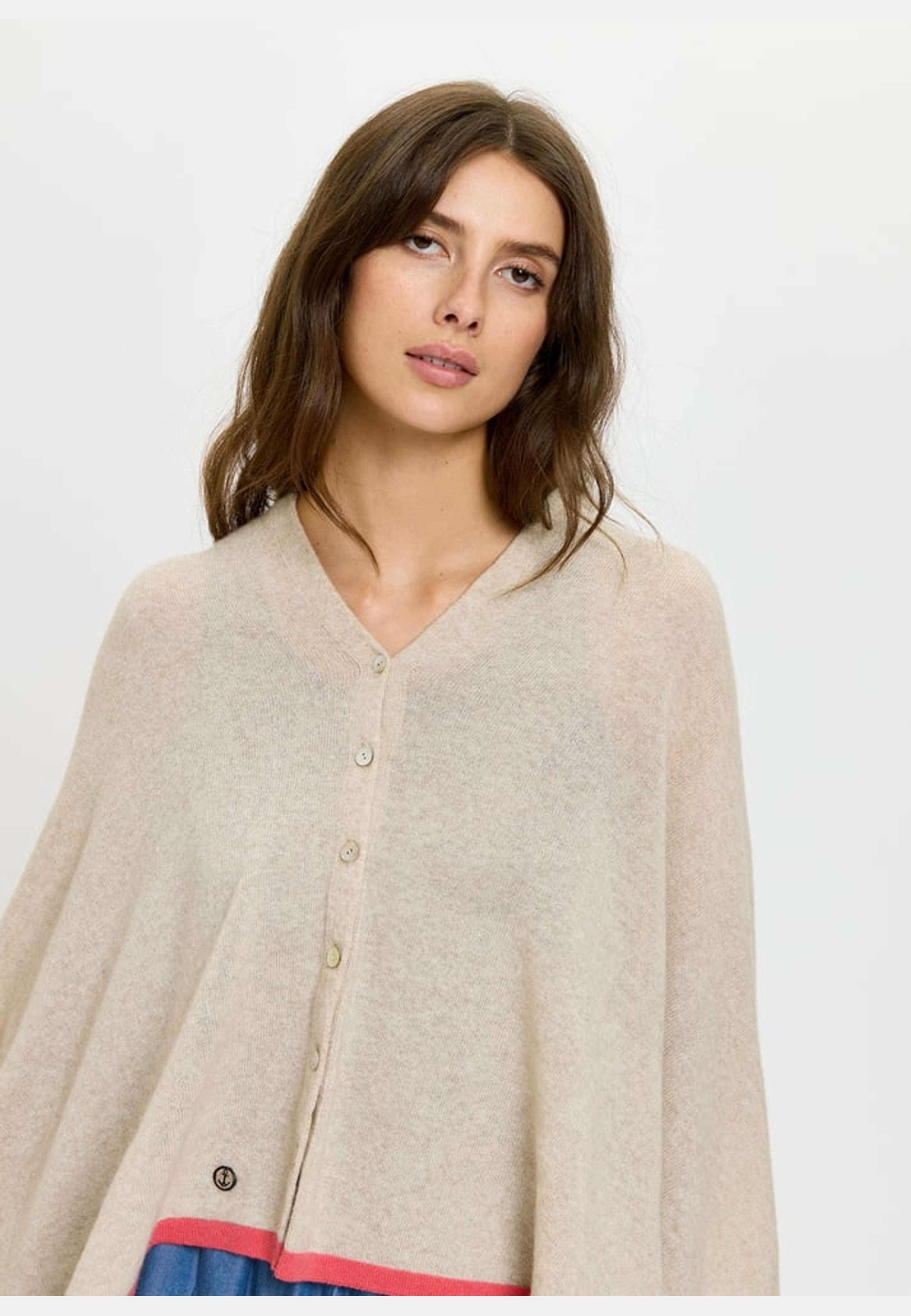 Kari Poncho Sand Rosa, från emmamalena, i färgen beige. Klicka för att öppna bilden i stort format