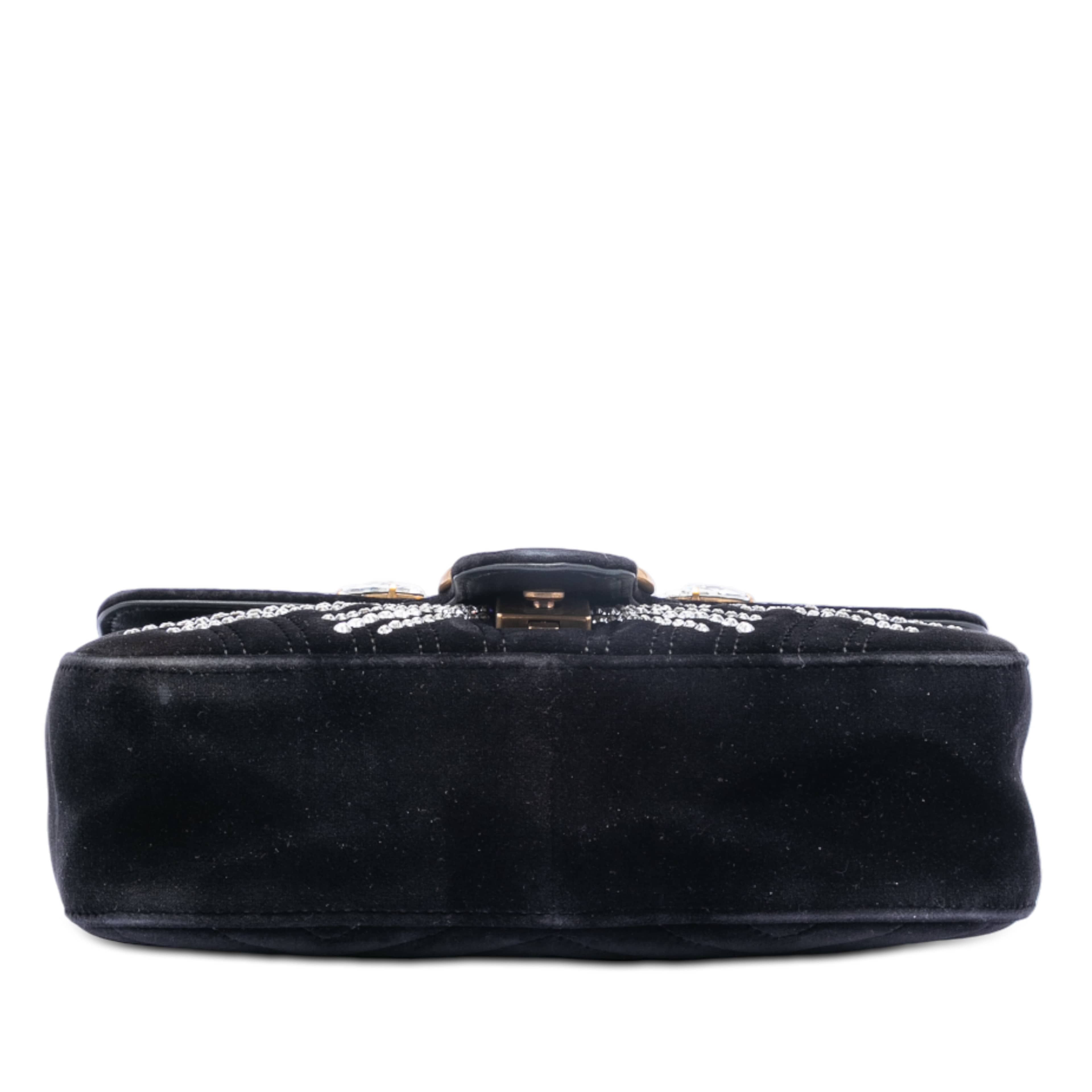 Gucci Medium Gg Marmont Matelasse Velvet Crystal Embellished Shoulder Bag, från Luxclusif, i färgen black. Klicka för att öppna bilden i stort format
