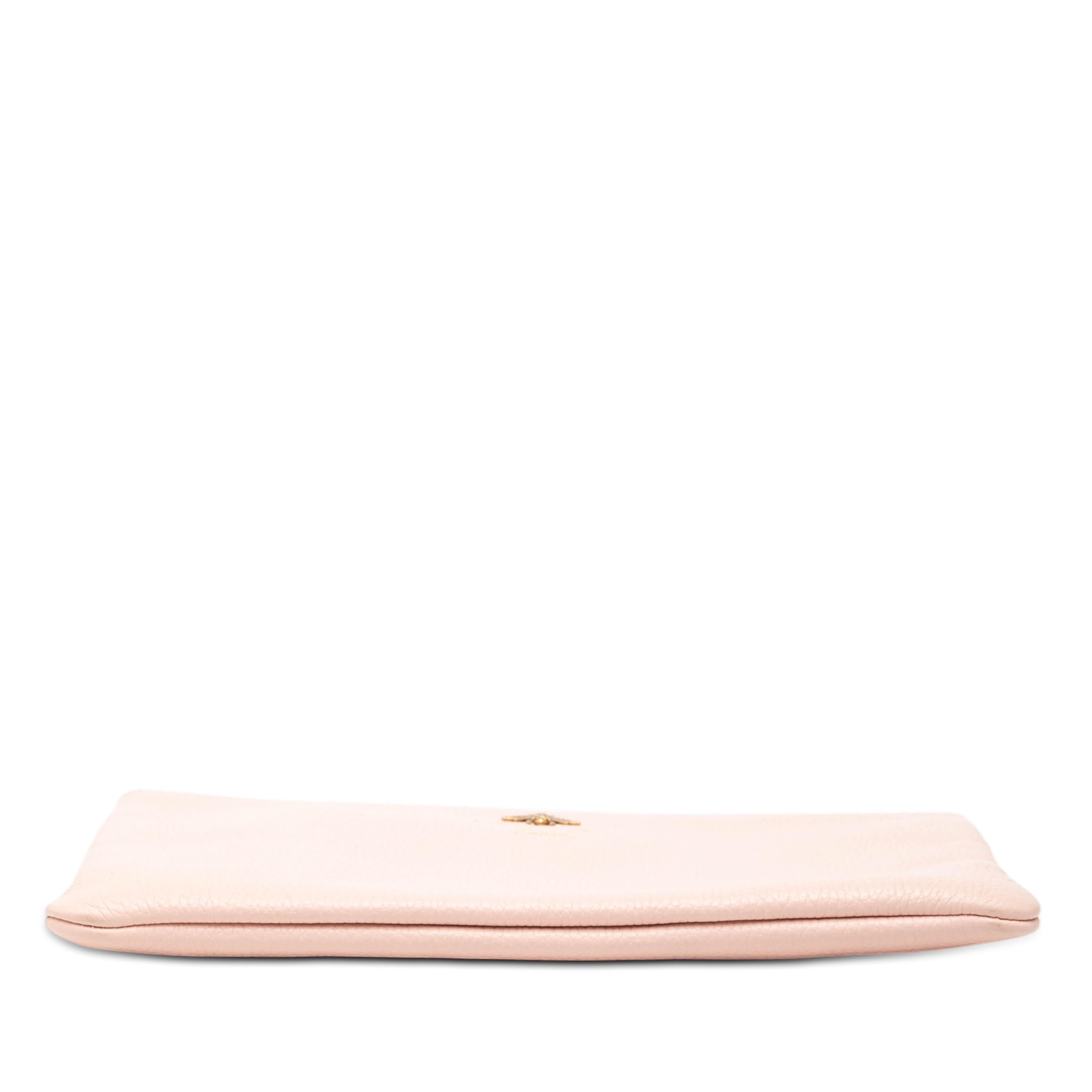 Gucci Leather Blind For Love Clutch, från Luxclusif, i färgen pink. Klicka för att öppna bilden i stort format