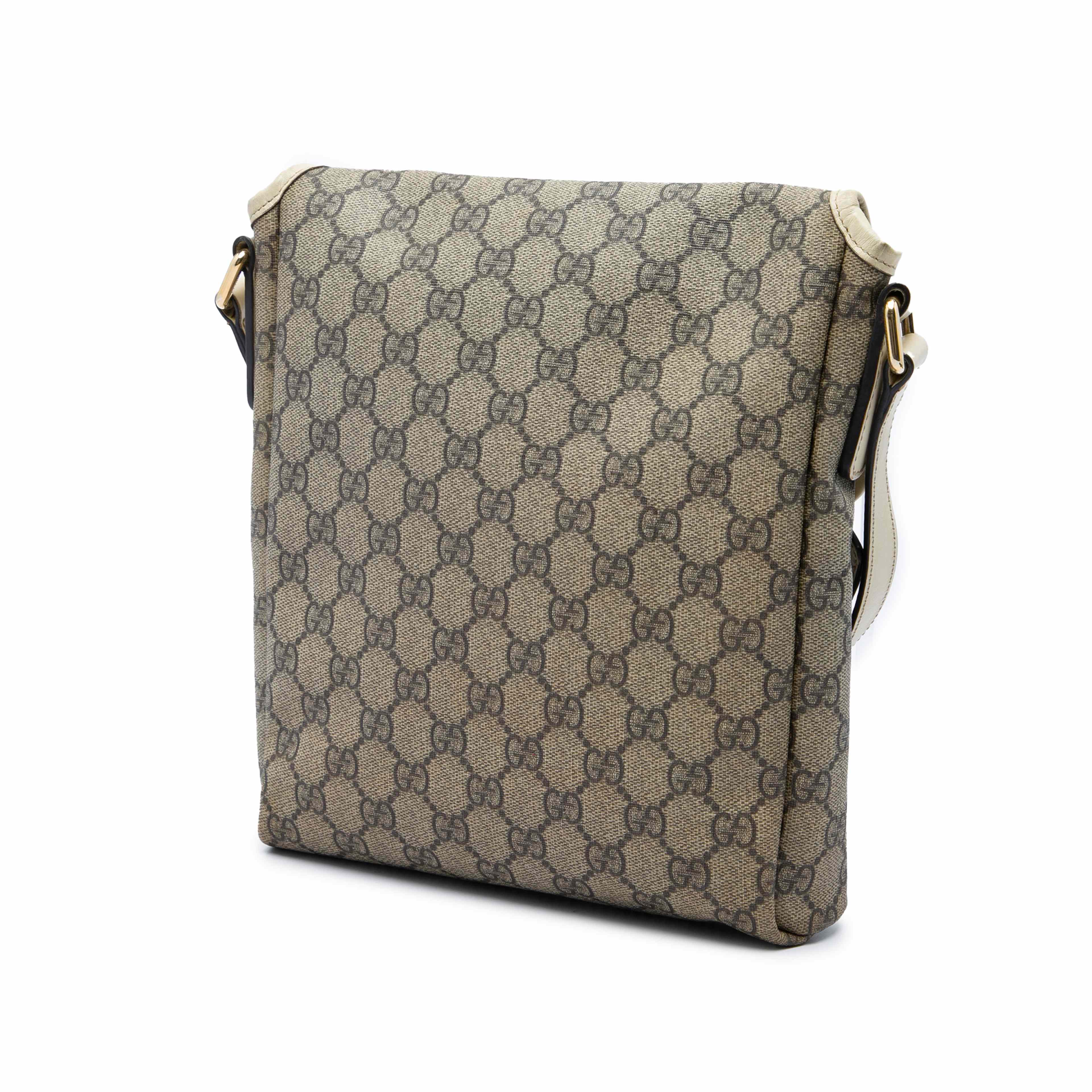 Gucci Gg Supreme Crossbody, från Luxclusif, i färgen beige. Klicka för att öppna bilden i stort format