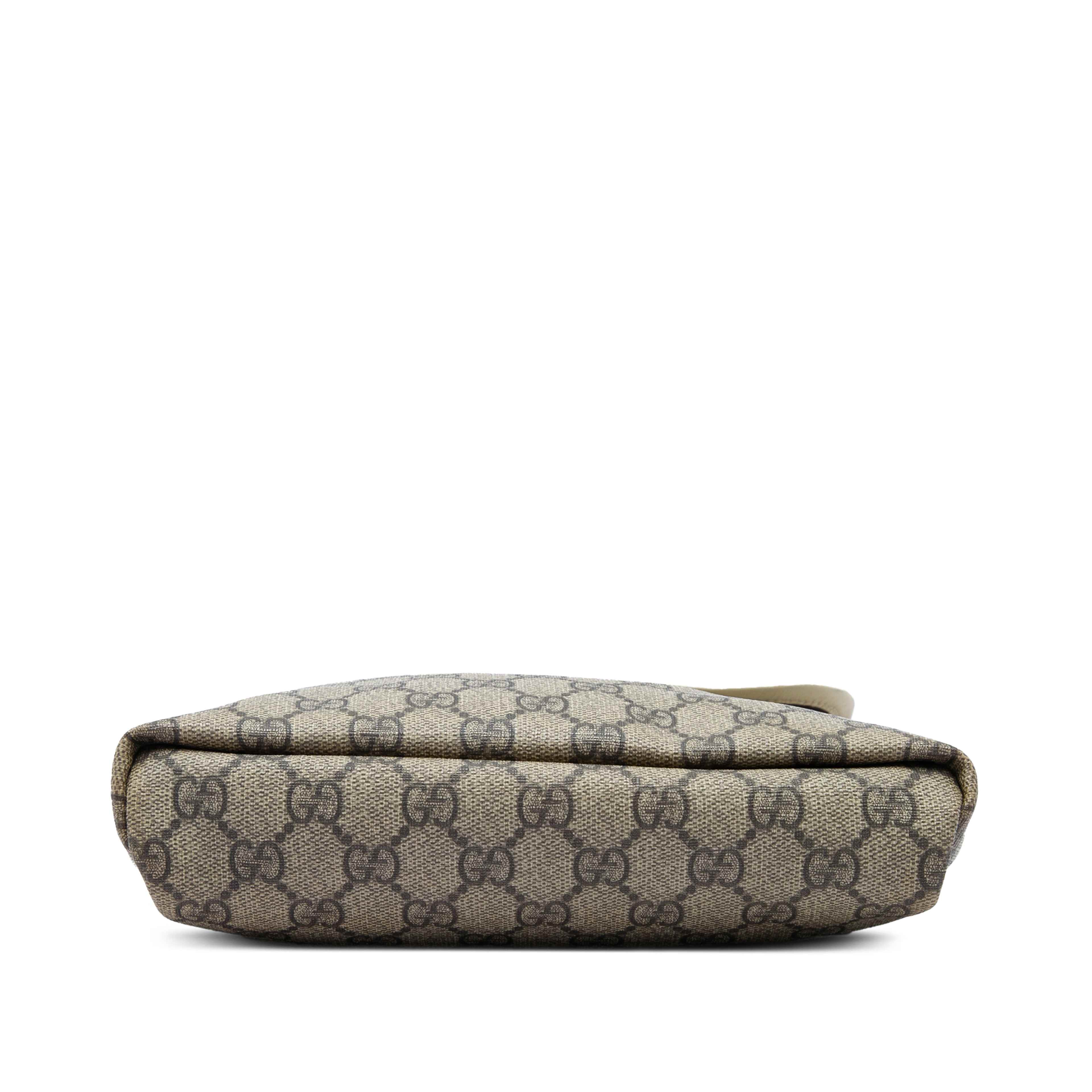 Gucci Gg Supreme Crossbody, från Luxclusif, i färgen beige. Klicka för att öppna bilden i stort format