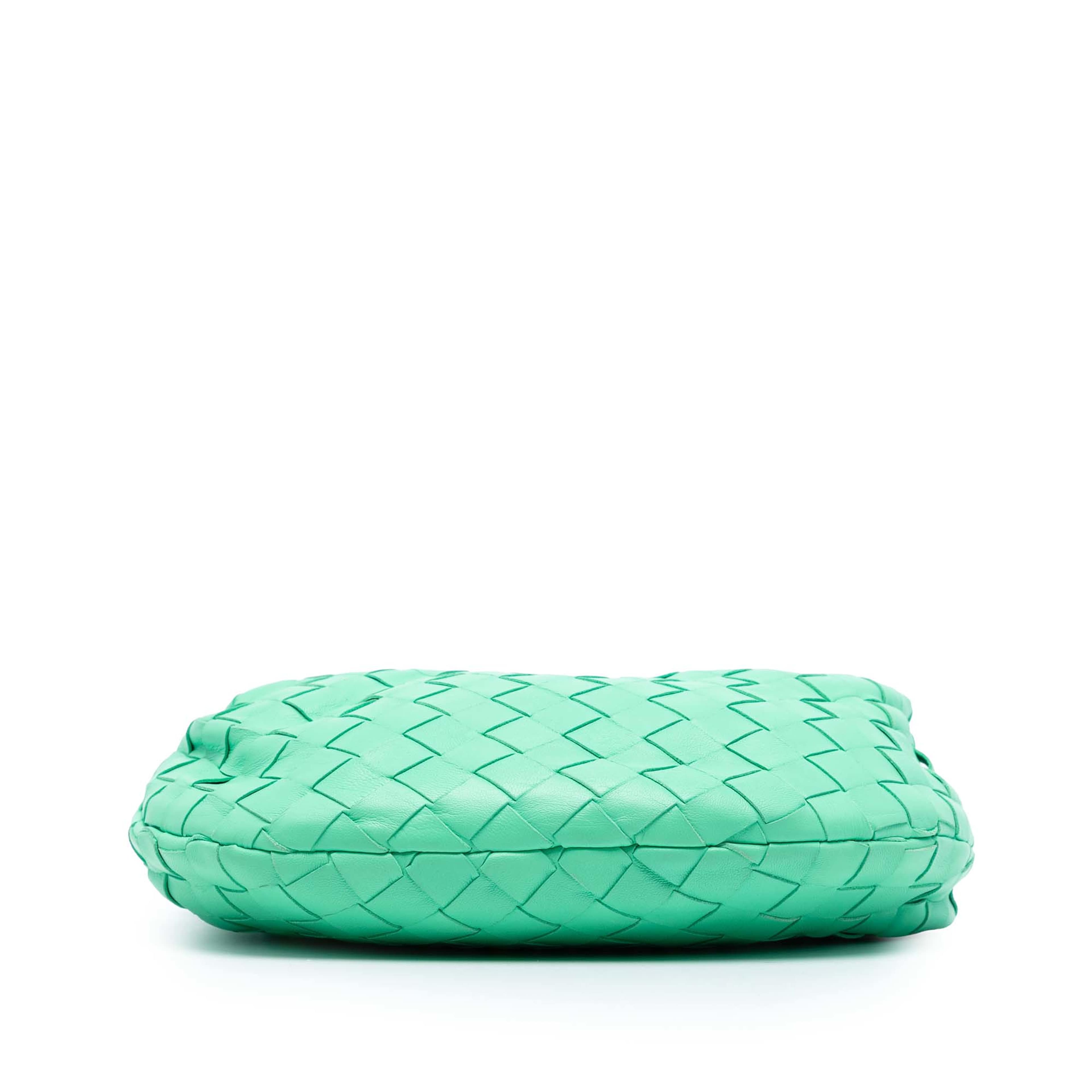Bottega Veneta Mini Nappa Intrecciato Jodie, från Luxclusif, i färgen light green. Klicka för att öppna bilden i stort format