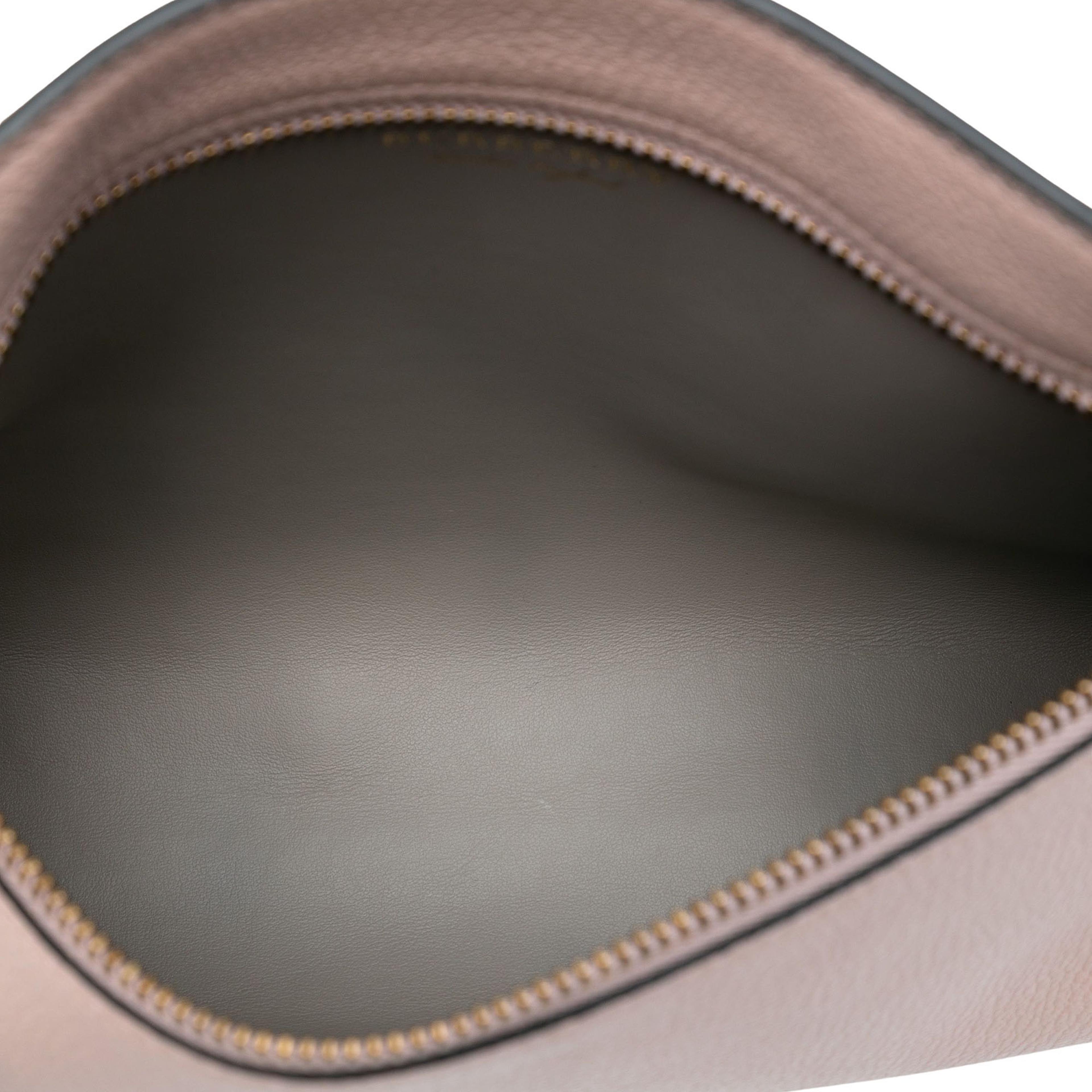 Burberry Leather Pendleton Clutch, från Luxclusif, i färgen light pink. Klicka för att öppna bilden i stort format