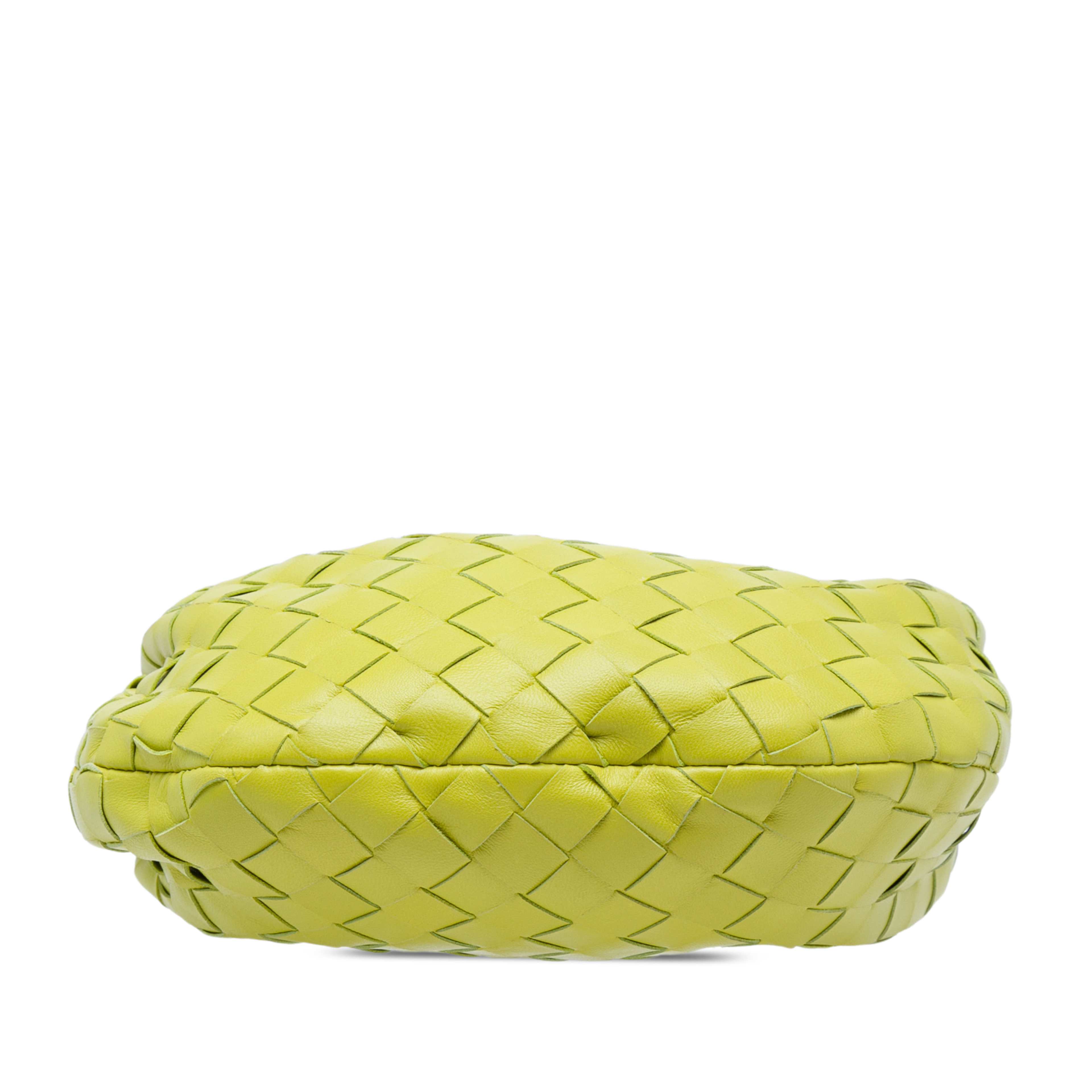 Bottega Veneta Mini Nappa Intrecciato Jodie, från Luxclusif, i färgen gul. Klicka för att öppna bilden i stort format