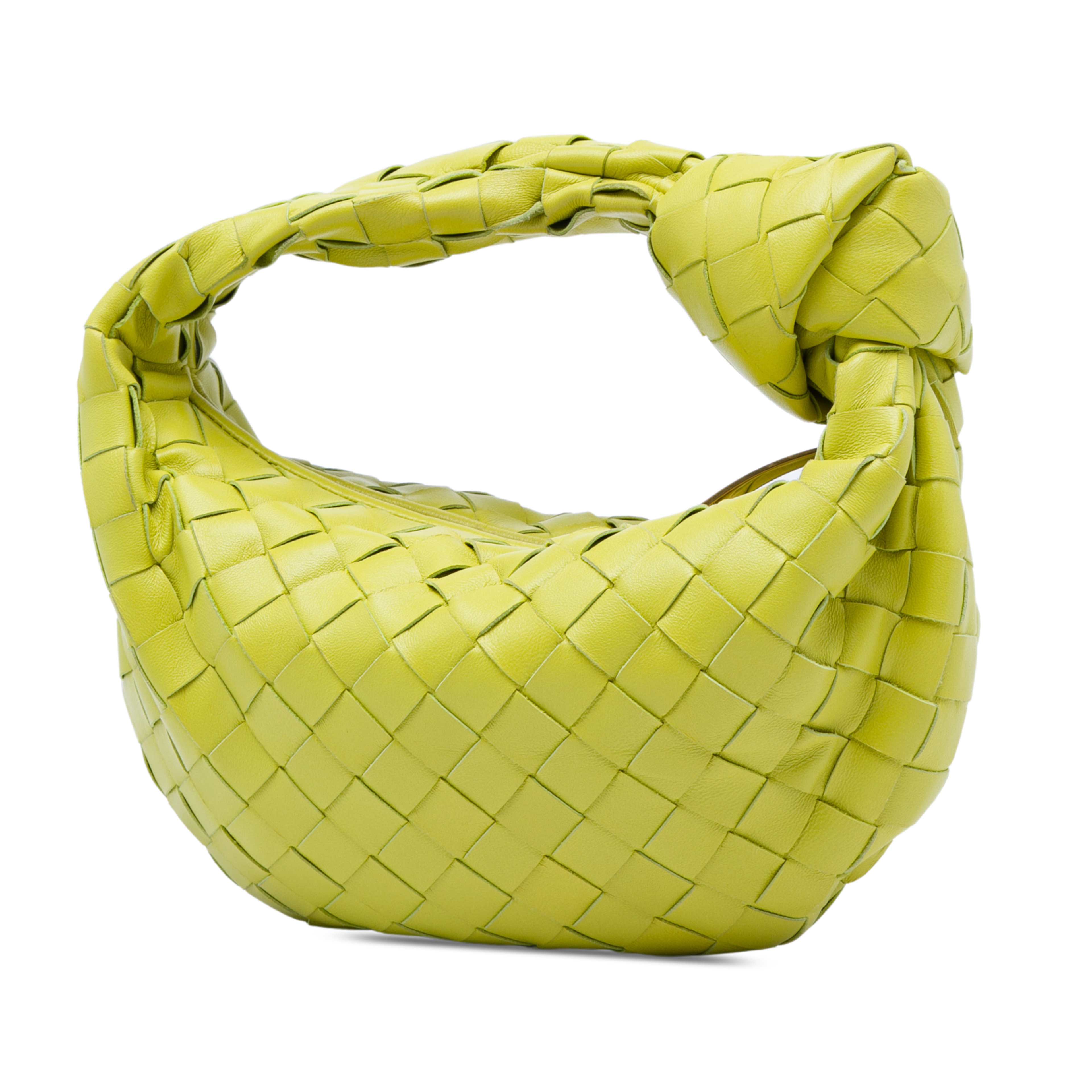 Bottega Veneta Mini Nappa Intrecciato Jodie, från Luxclusif, i färgen gul. Klicka för att öppna bilden i stort format