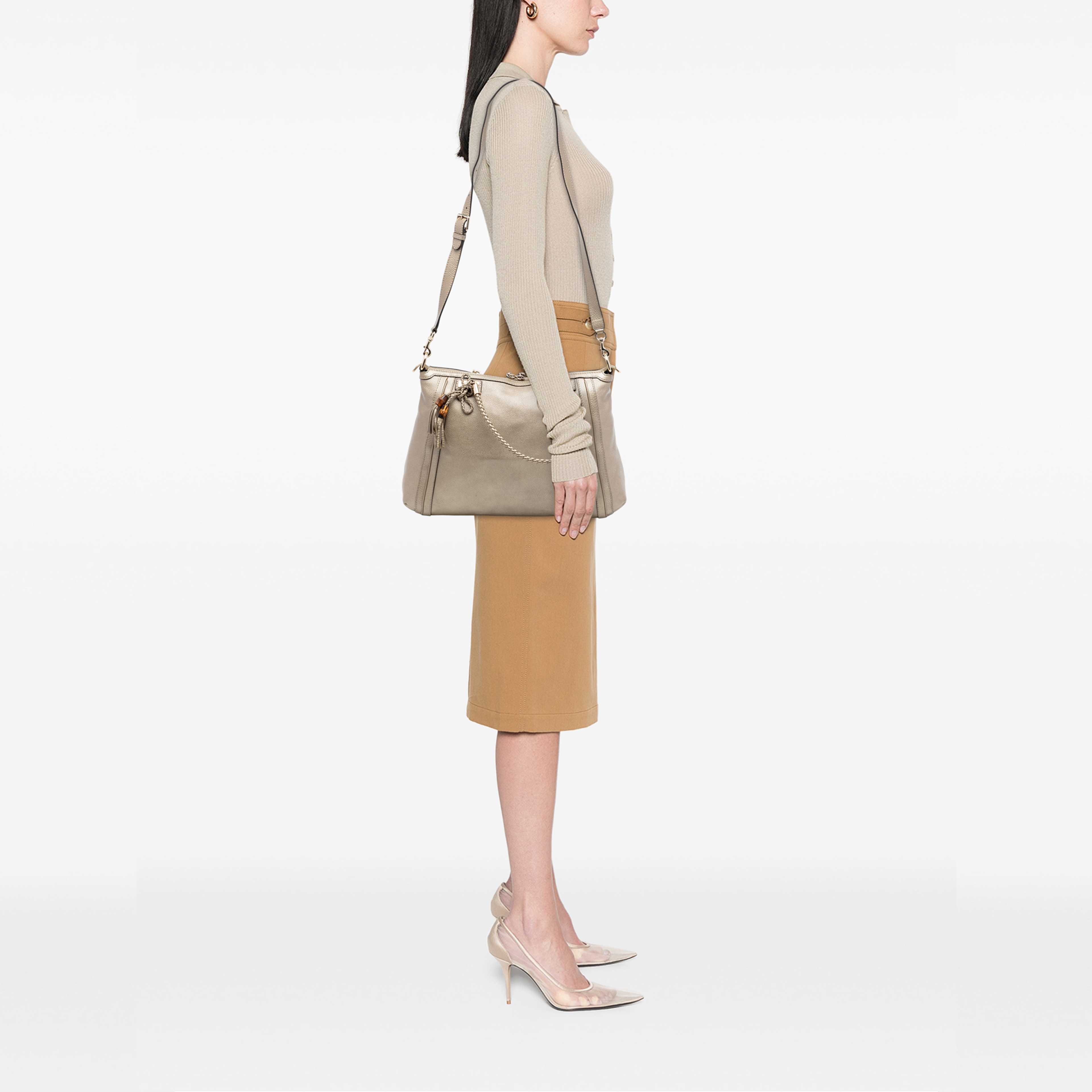 Gucci Metallic Calfskin Bella Tote, från Luxclusif, i färgen guld. Klicka för att öppna bilden i stort format