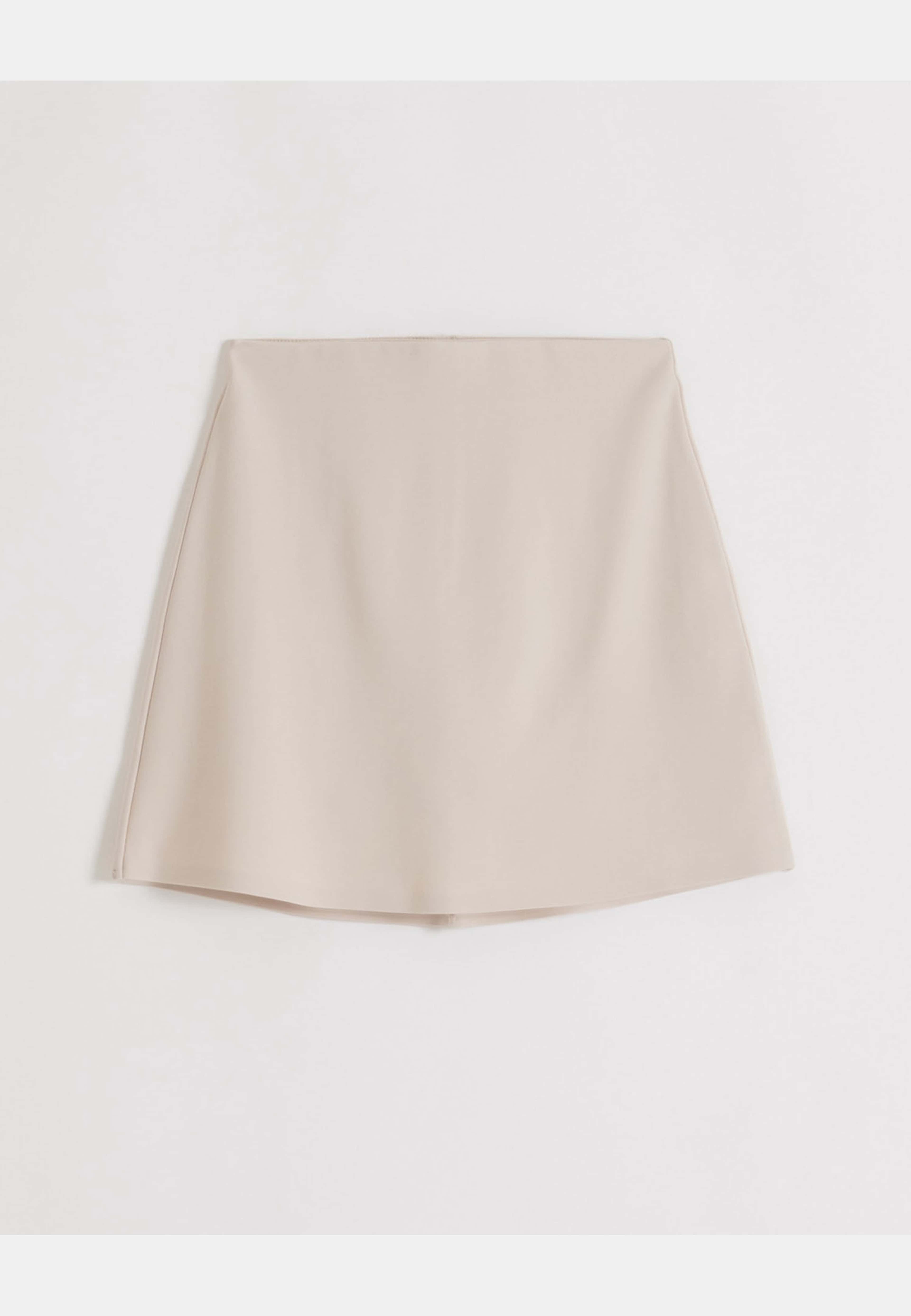 Luxe Mini Skort, från aim'n, i färgen sand. Klicka för att öppna bilden i stort format