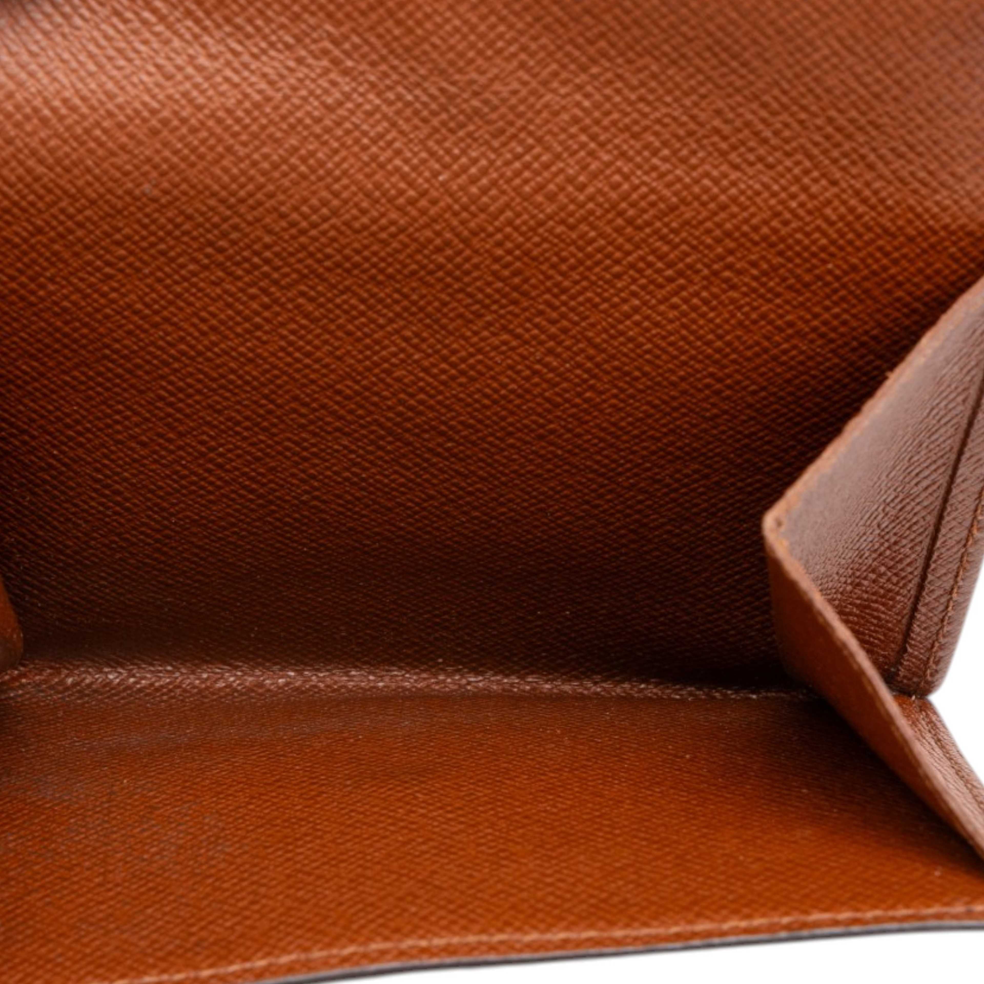 Louis Vuitton Monogram Portefeuille Elise Wallet, från Luxclusif, i färgen brun. Klicka för att öppna bilden i stort format