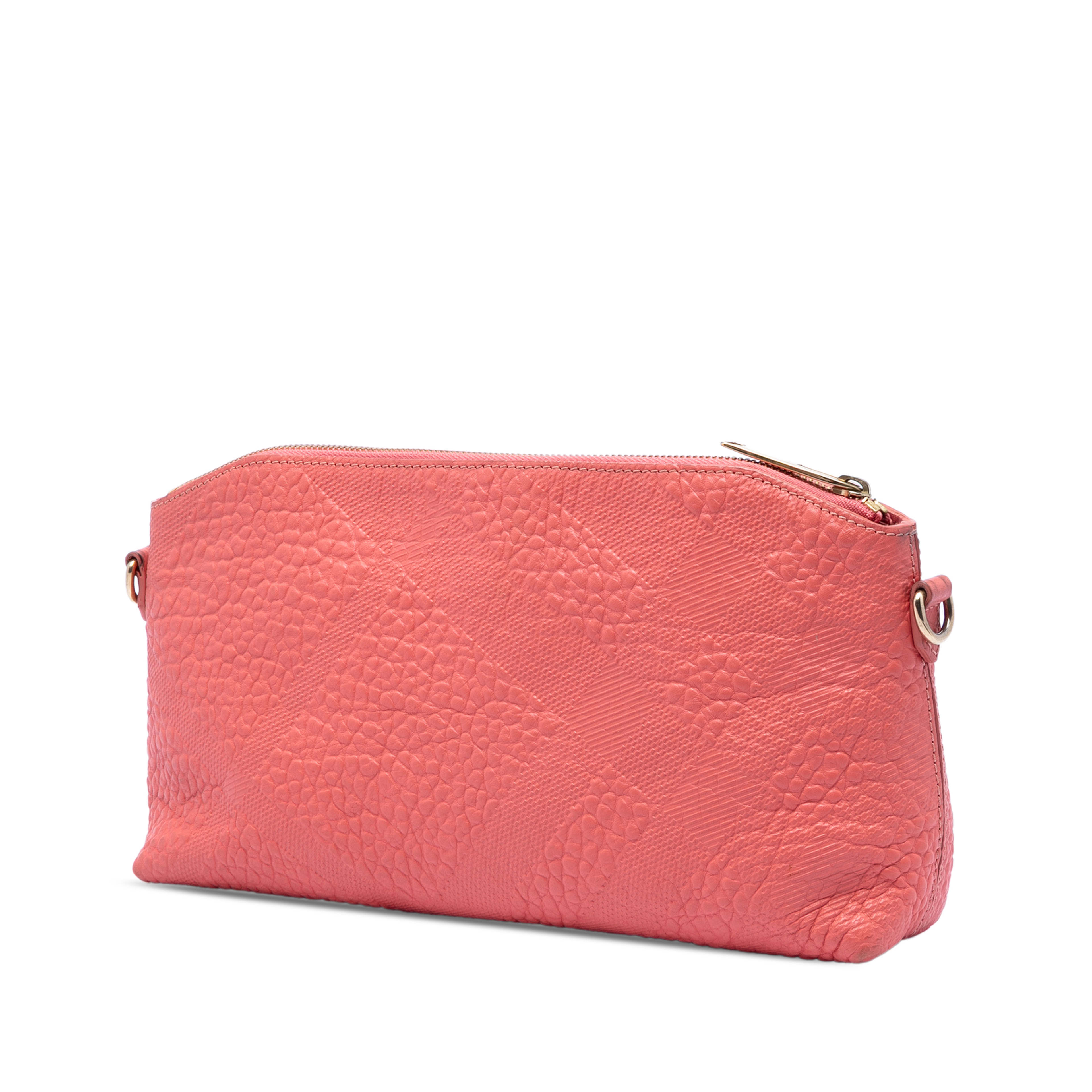 Burberry Small Grain Check Embossed Leather Chichester Crossbody, från Luxclusif, i färgen salmon. Klicka för att öppna bilden i stort format