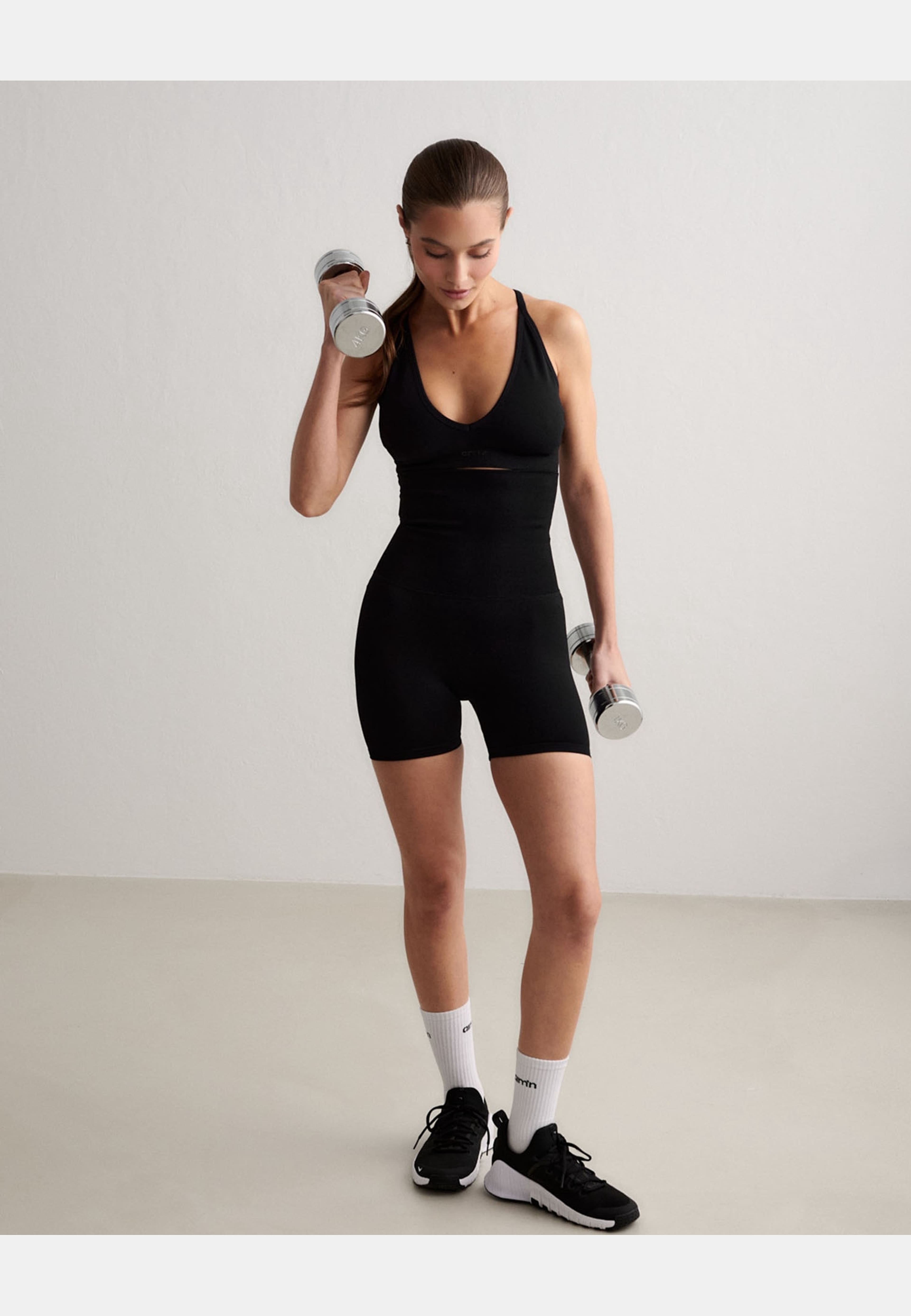 Shape Seamless Core Control Hotpants, från aim'n, i färgen black. Klicka för att öppna bilden i stort format