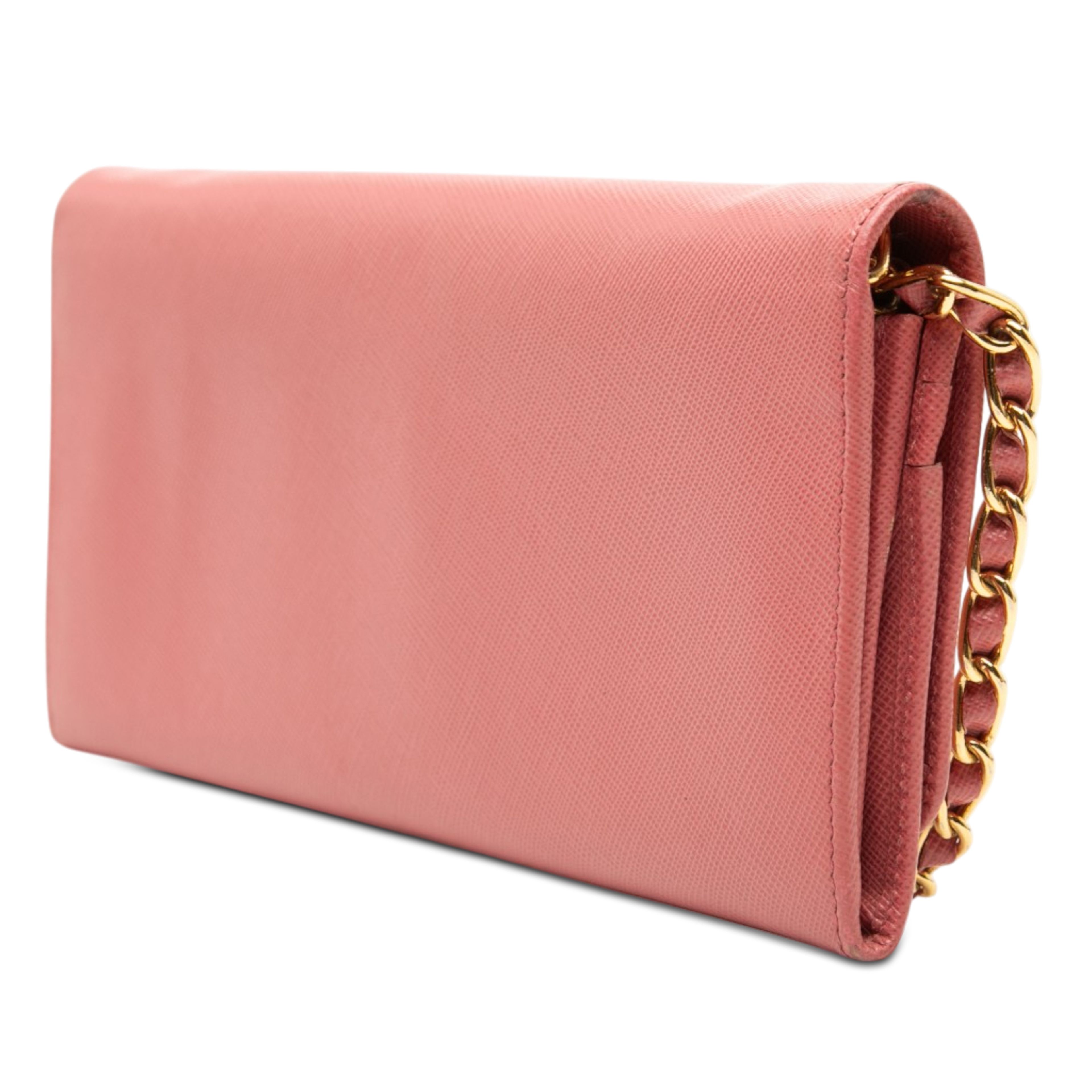 Prada Saffiano Wallet On Chain, från Luxclusif, i färgen blush. Klicka för att öppna bilden i stort format