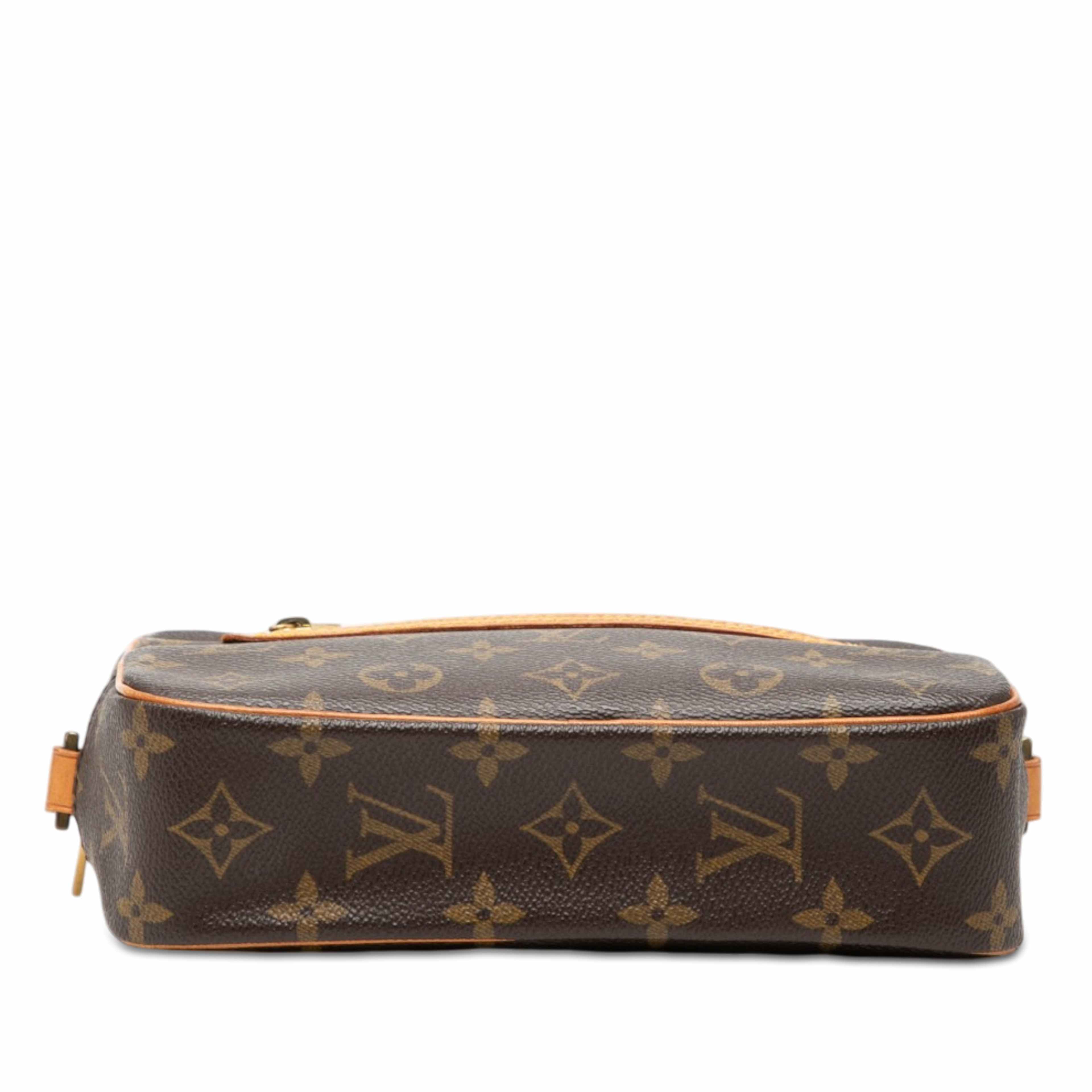 Louis Vuitton Monogram Pochette Cite, från Luxclusif, i färgen brun. Klicka för att öppna bilden i stort format
